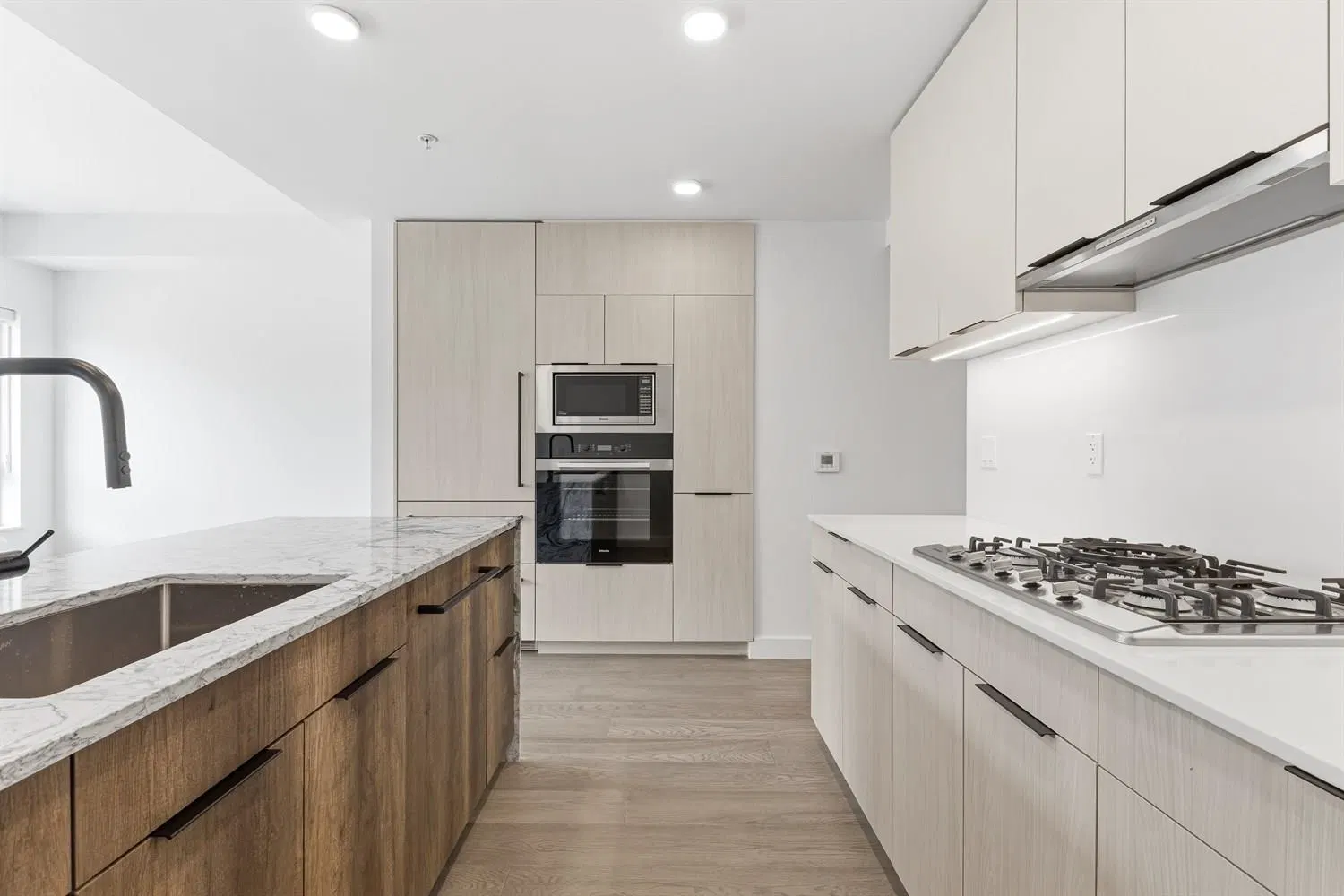 Photo 5 of 22 at #303 – 3590 W 39th Avenue