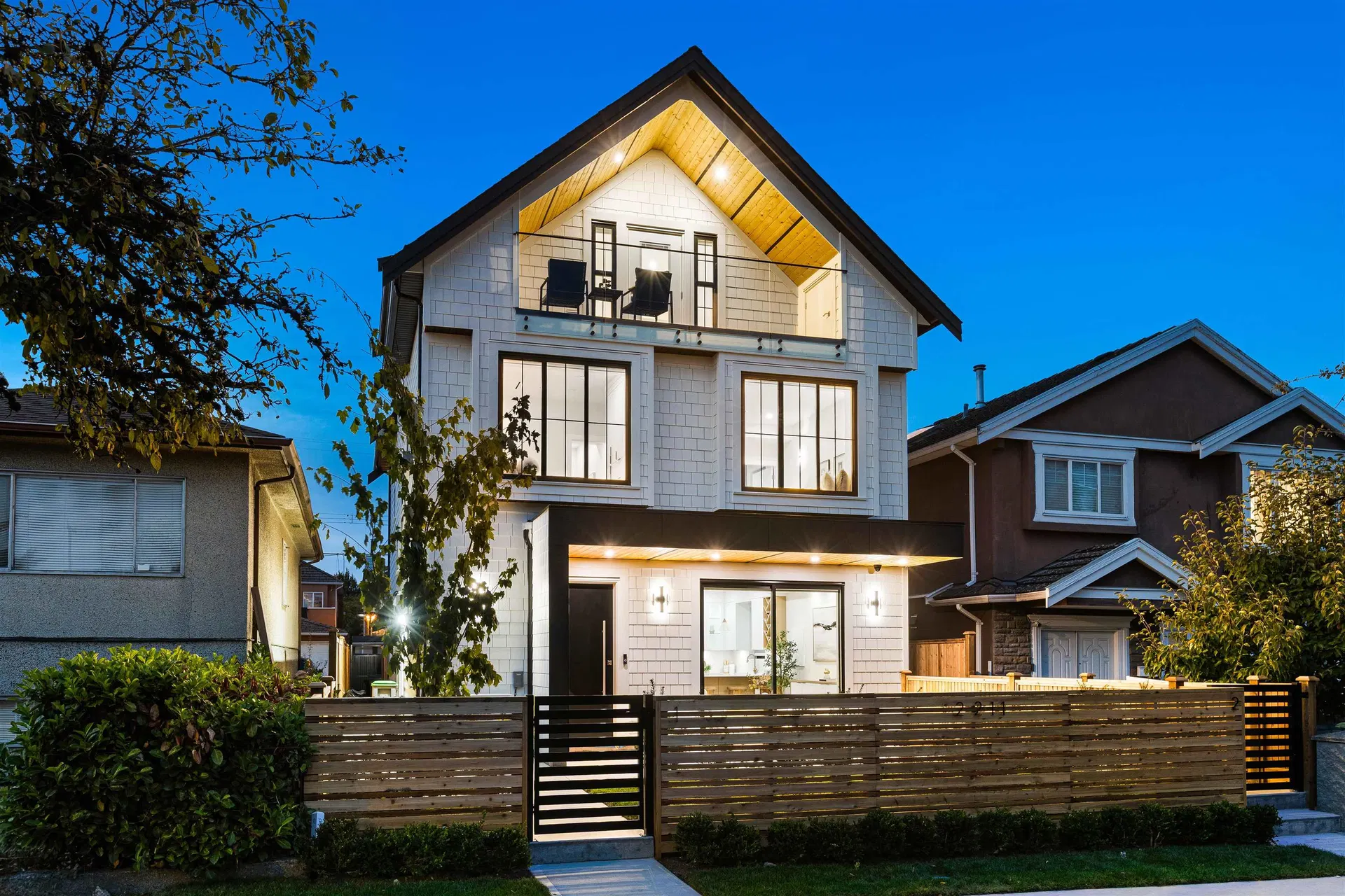 Photo 2 of 20 at #1 – 2211 Mannering Avenue