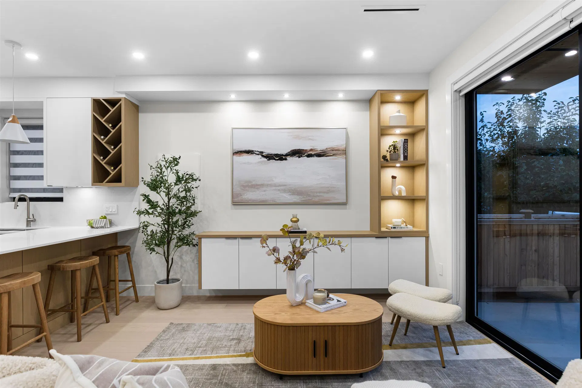 Photo 4 of 20 at #1 – 2211 Mannering Avenue