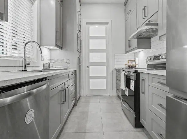 Photo 5 of 16 at 14969 96 Avenue