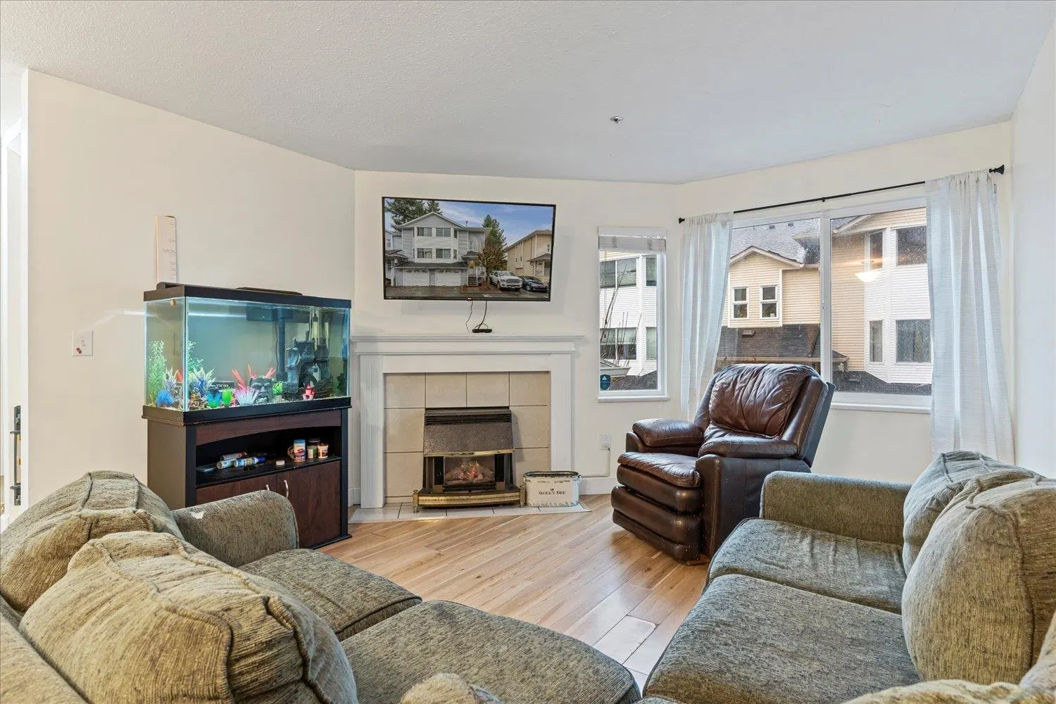 Photo 5 of 33 at #15 – 3087 Immel Street
