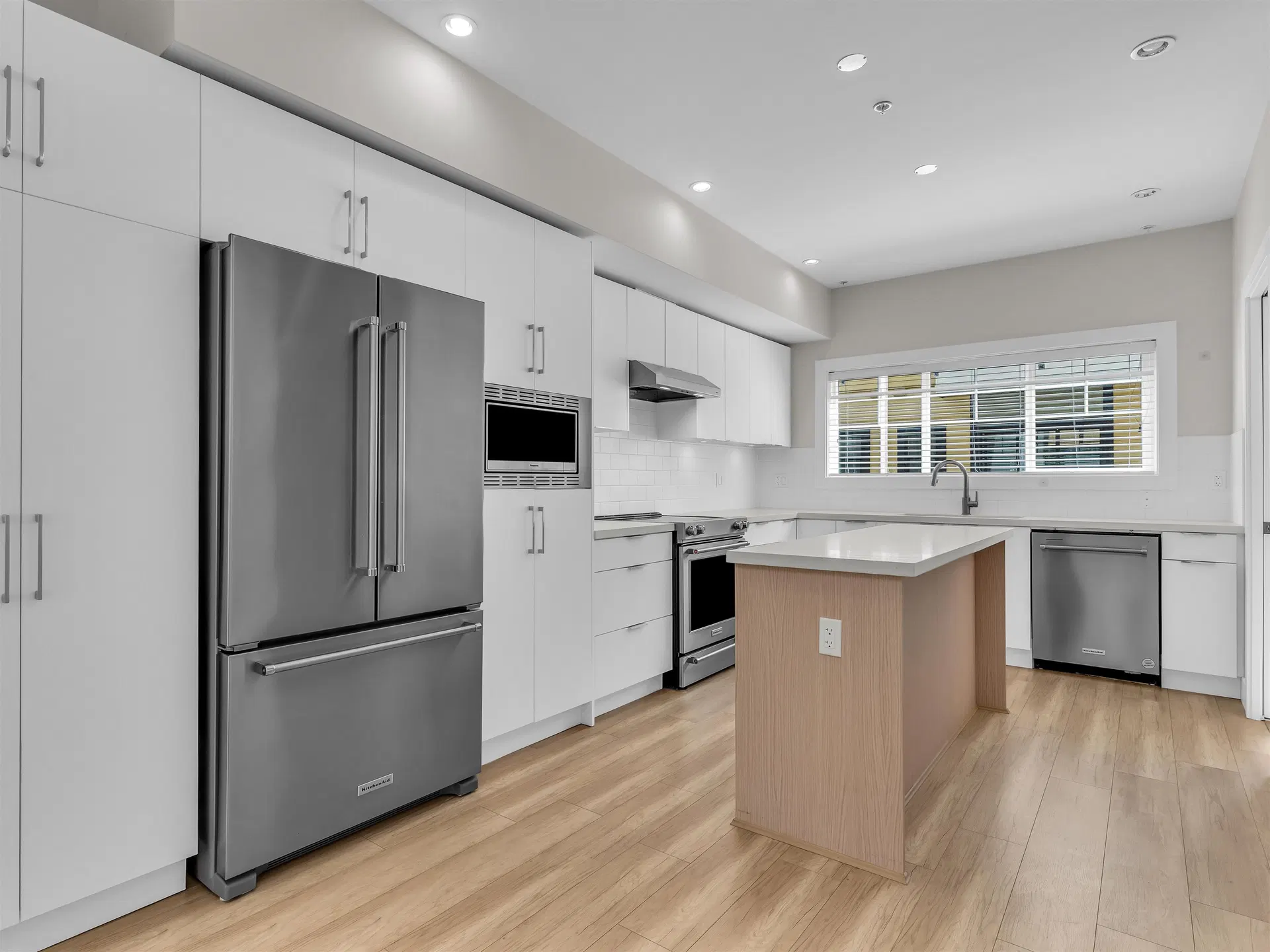 Photo 3 of 34 at #208 – 80 Elgin Street