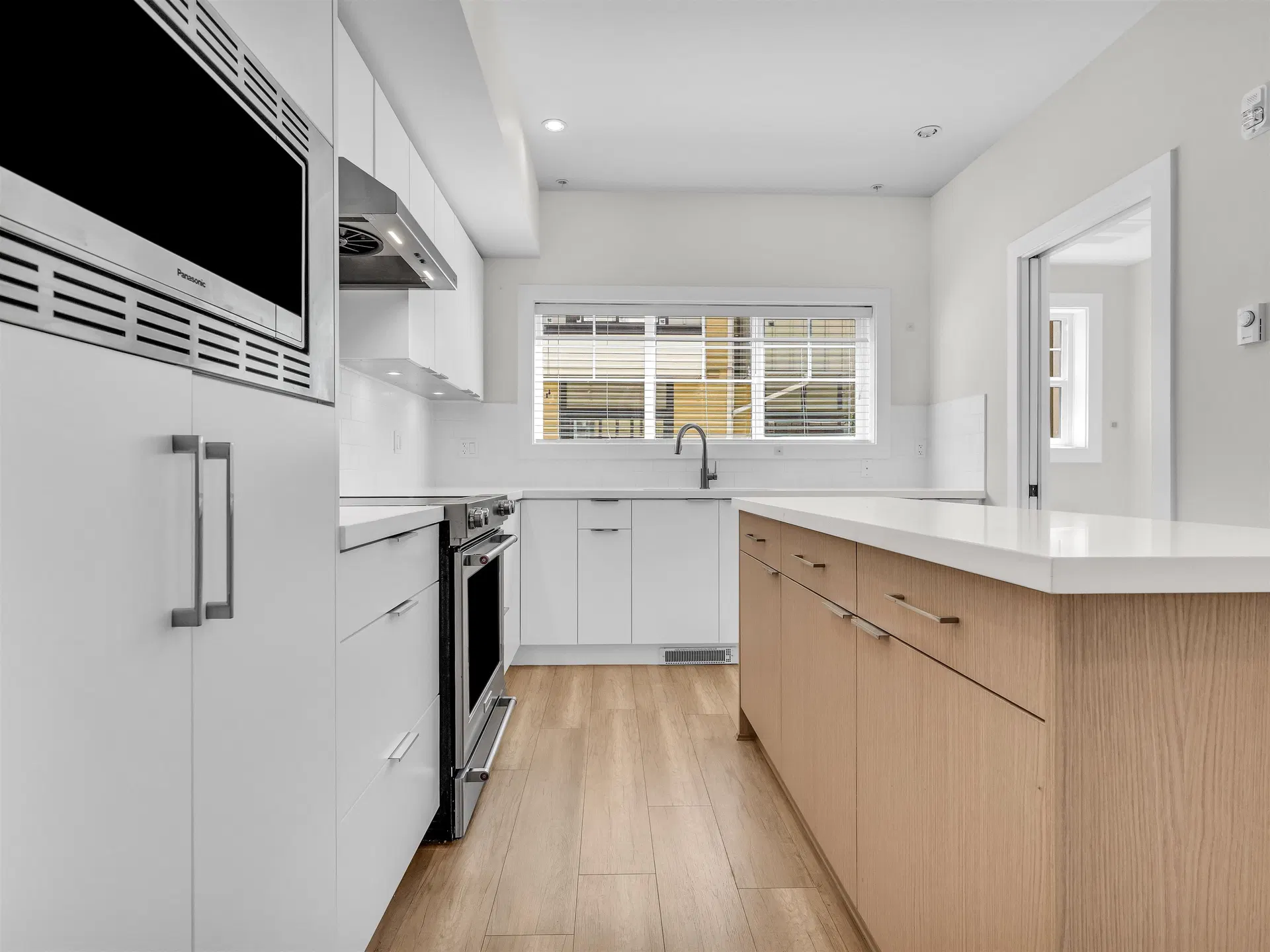 Photo 4 of 34 at #208 – 80 Elgin Street