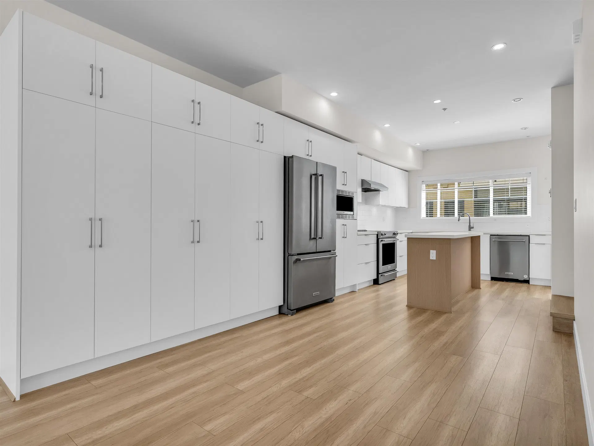 Photo 5 of 34 at #208 – 80 Elgin Street