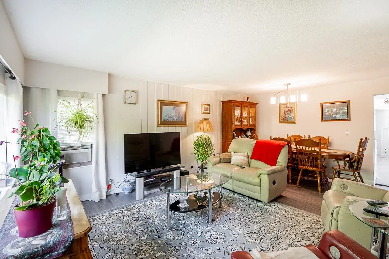 Photo 3 of 26 at 17328 96 Avenue