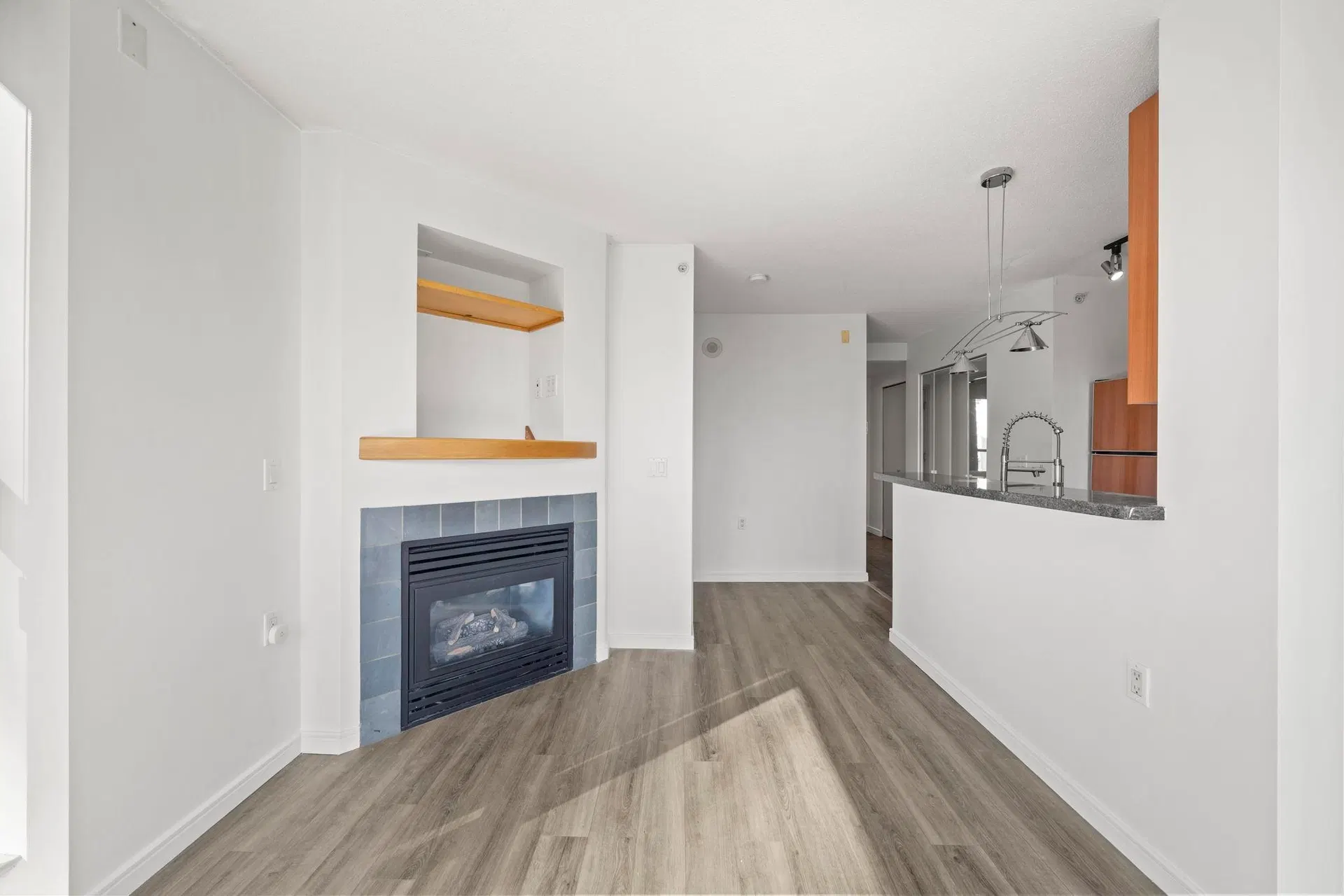 Photo 5 of 28 at #1807 – 1068 Hornby Street
