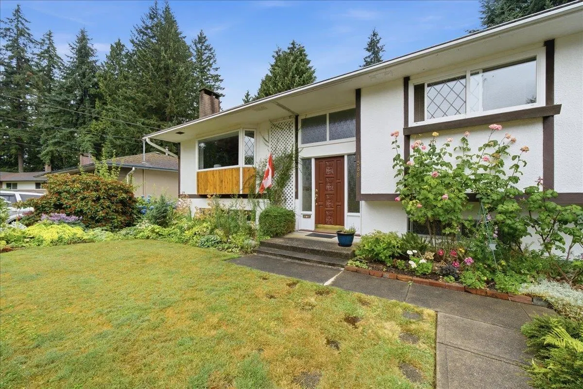 Photo 2 of 40 at 1388 Cambridge Drive