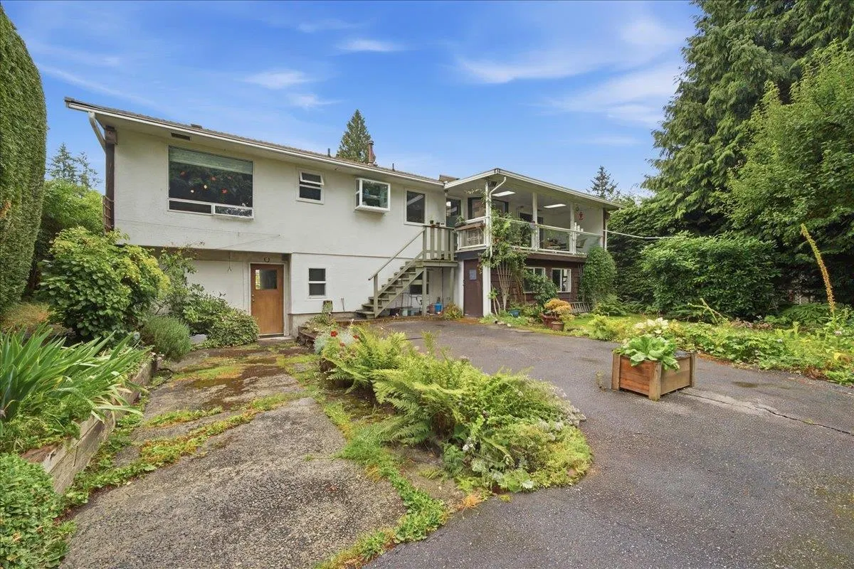 Photo 5 of 40 at 1388 Cambridge Drive