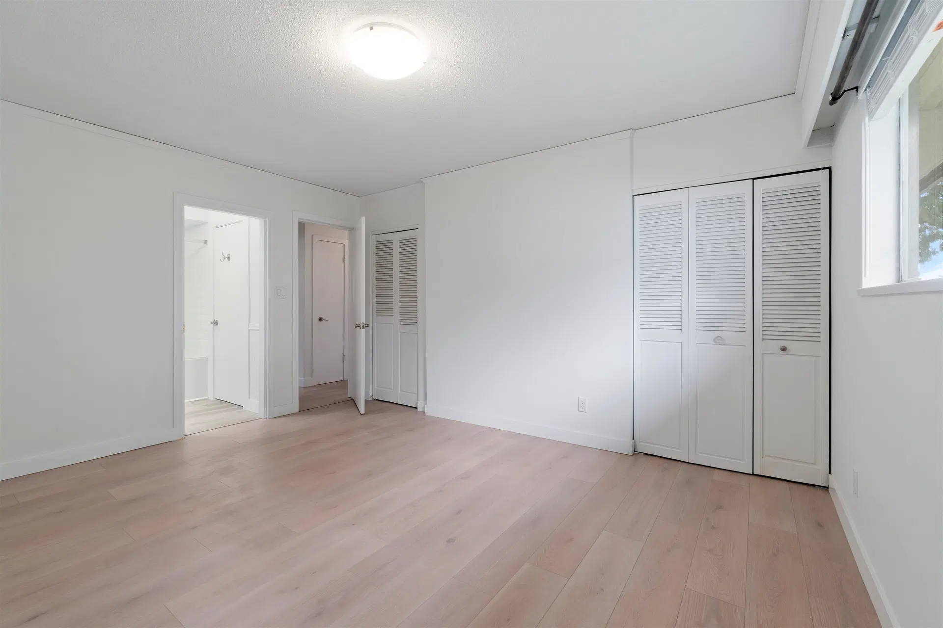 Photo 5 of 38 at 1177 E 15th Street
