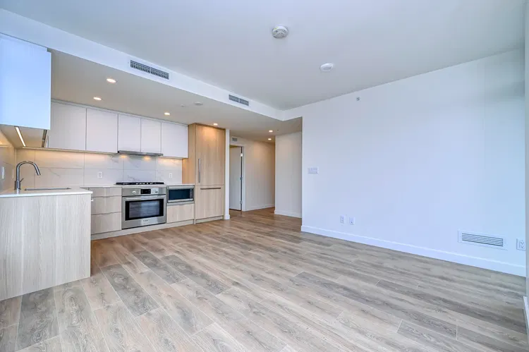 Photo 5 of 24 at #1009 – 318 Alderson Avenue