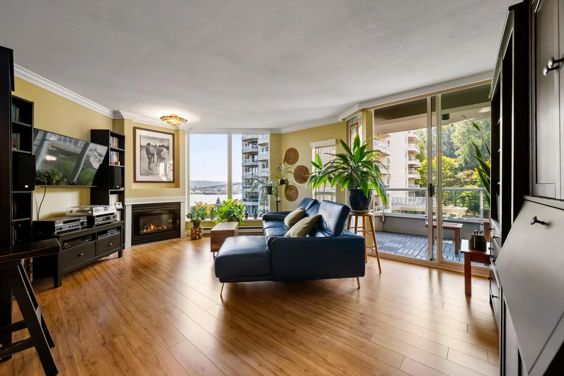 Photo 5 of 36 at #506 – 71 Jamieson Court