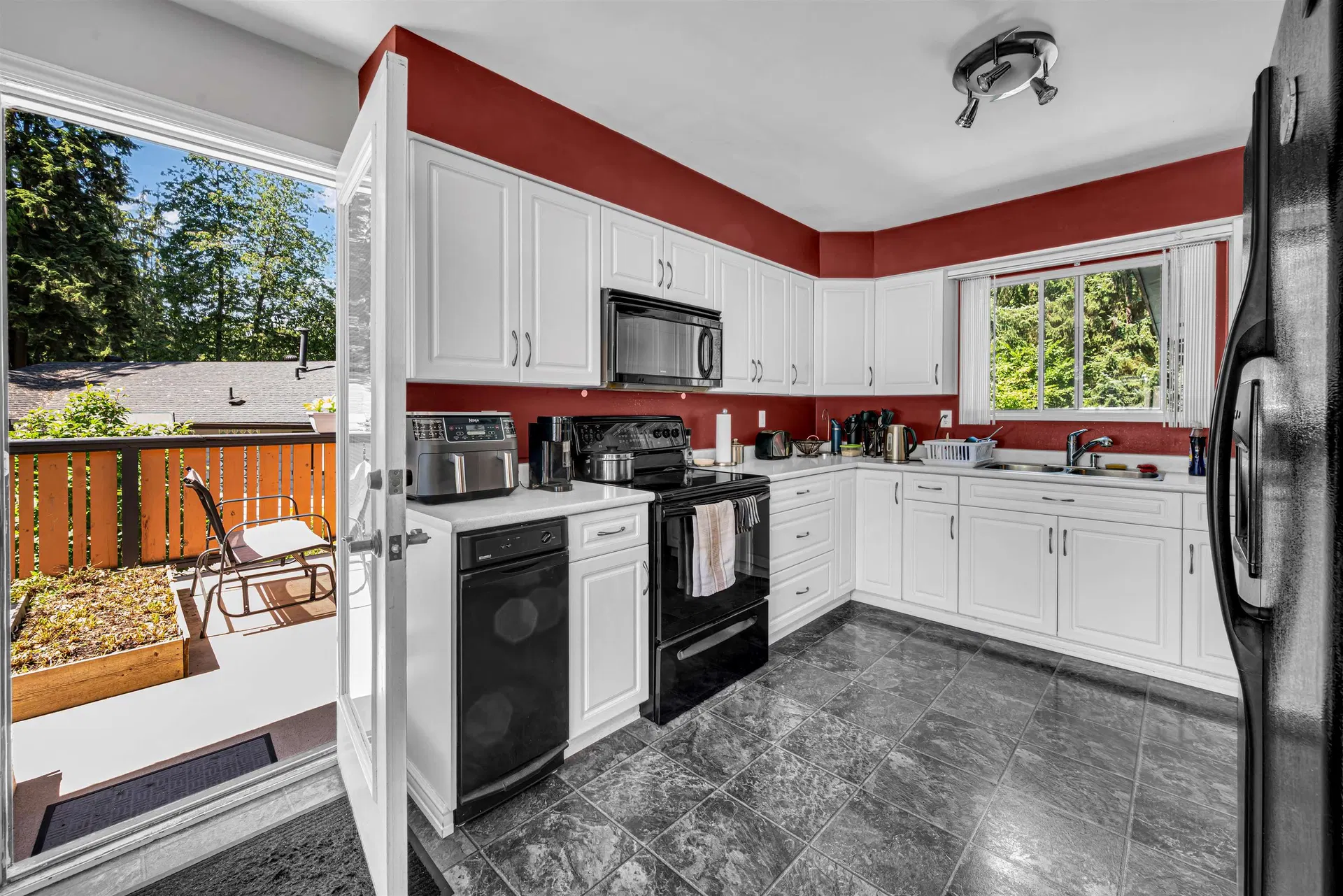 Photo 4 of 31 at 3255 Milton Avenue