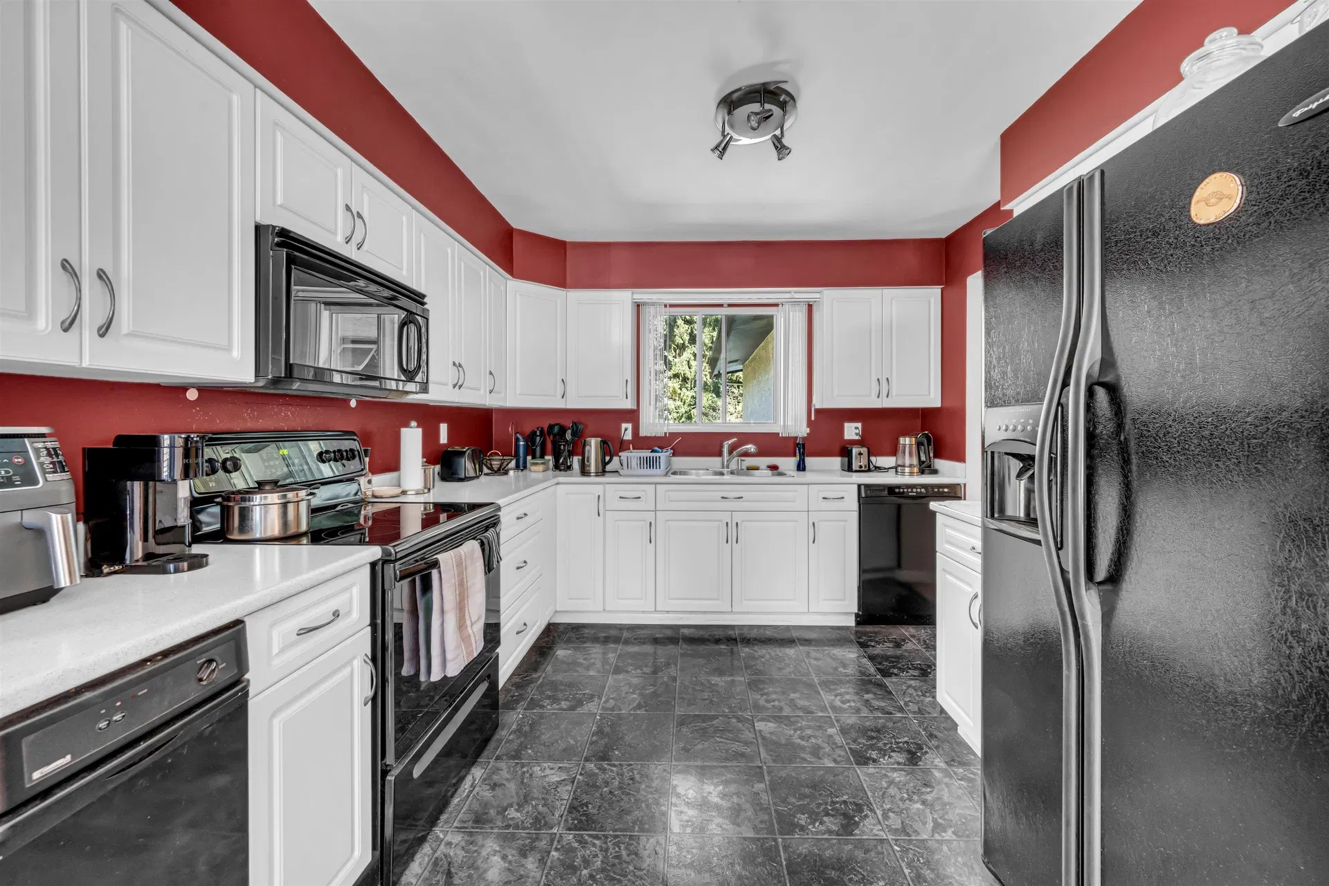 Photo 5 of 31 at 3255 Milton Avenue