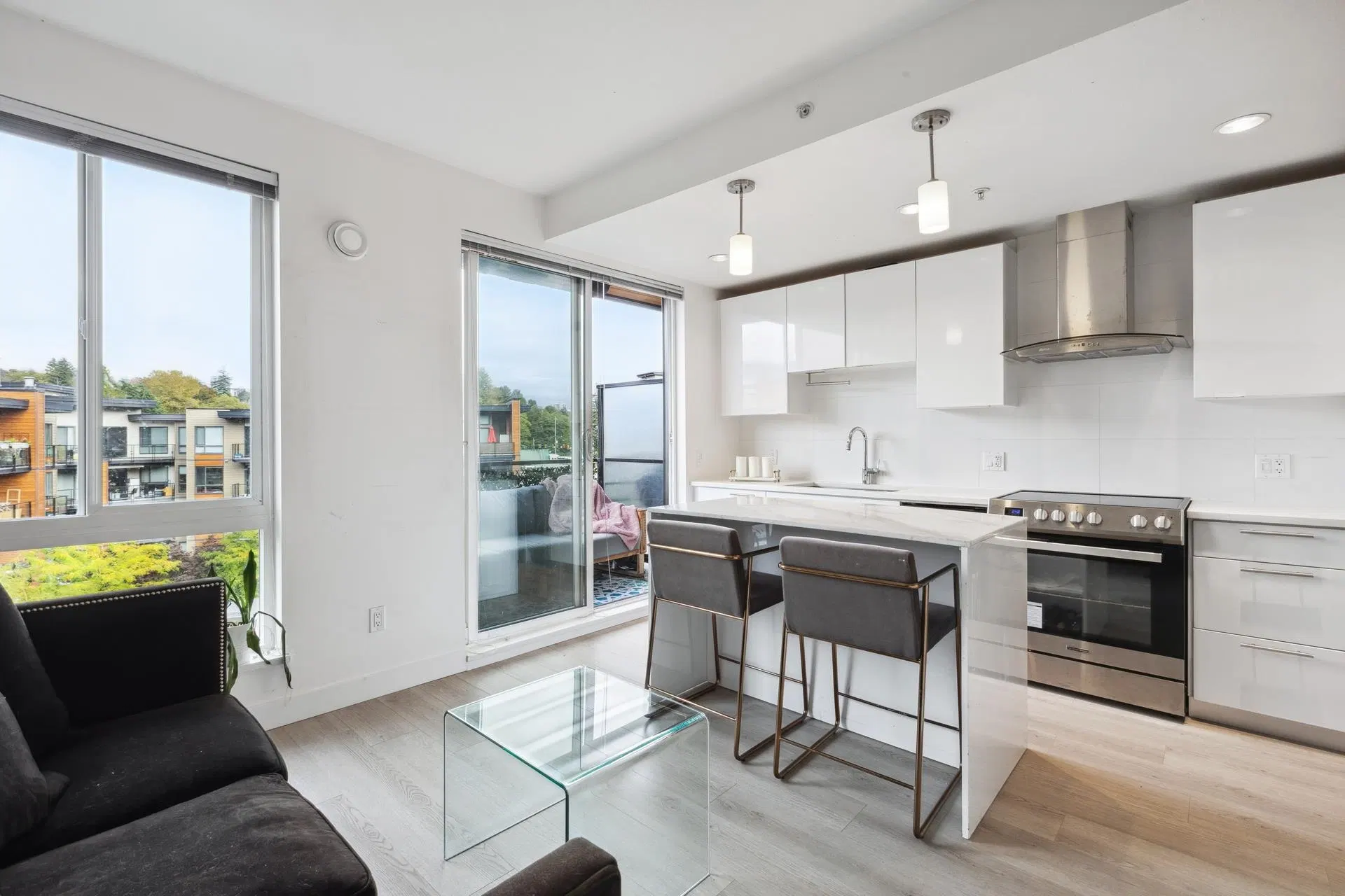 Photo 5 of 27 at #513 – 733 W 3rd Street