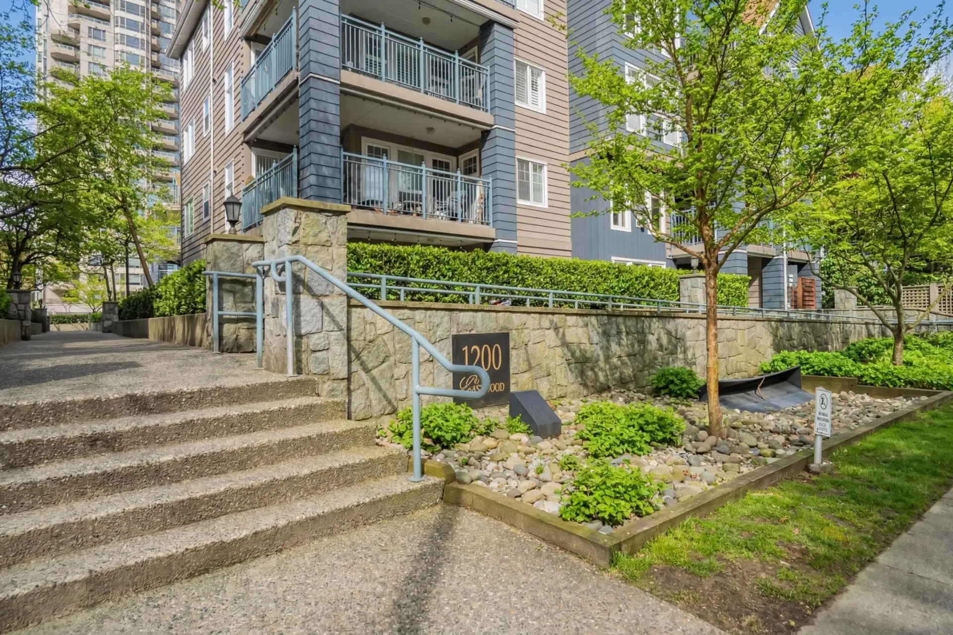 #212 – 1200 Eastwood Street