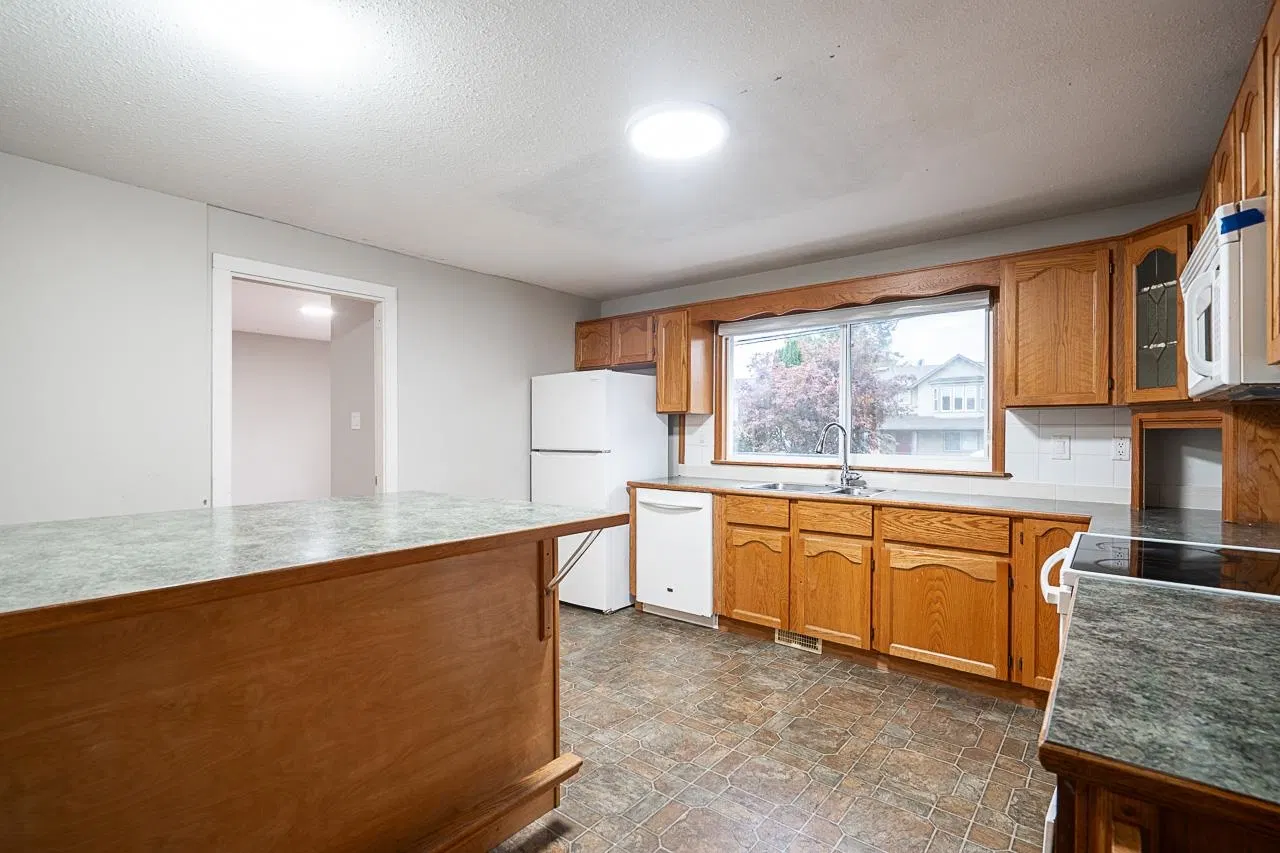 Photo 4 of 26 at 46382 Stevenson Road