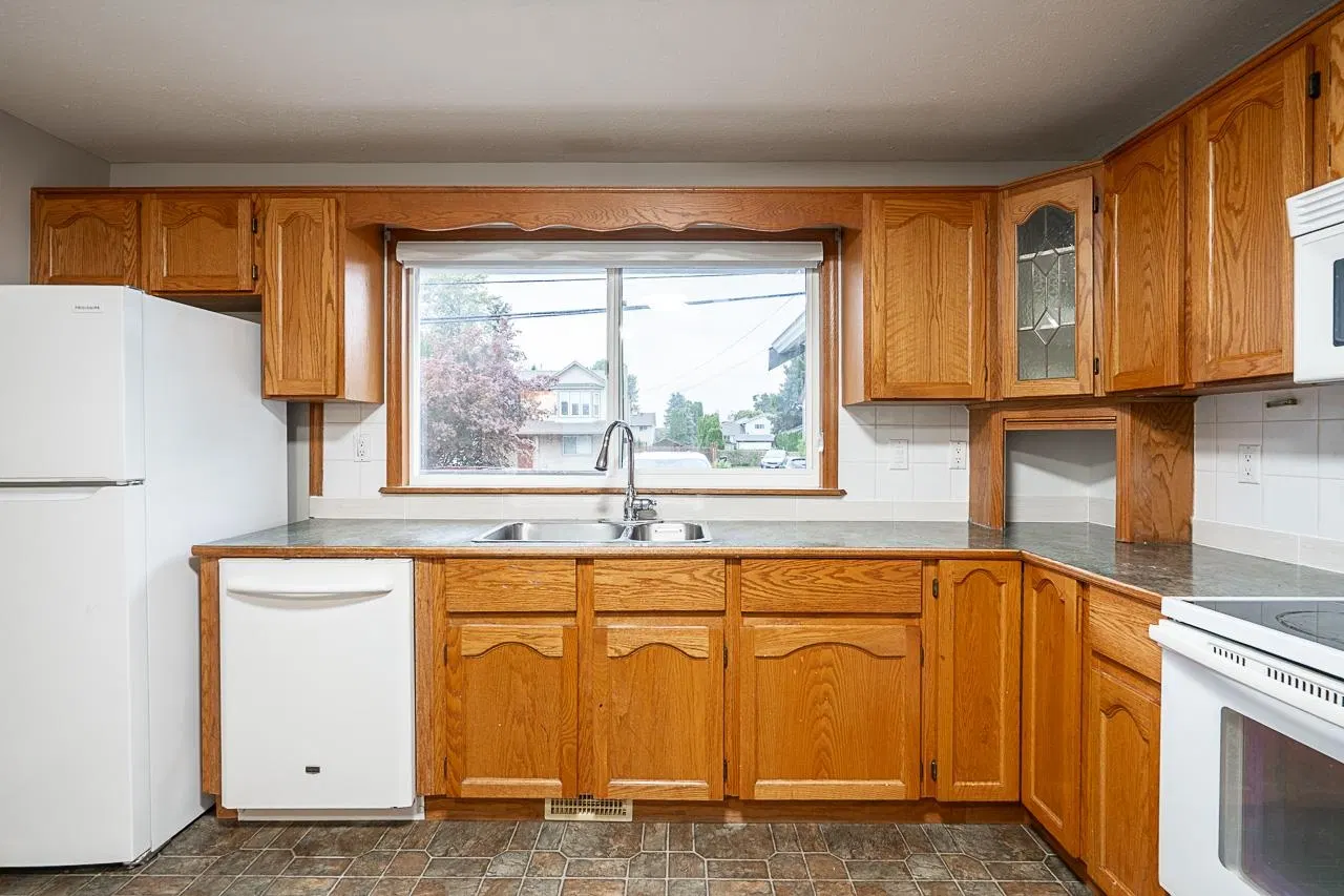 Photo 5 of 26 at 46382 Stevenson Road