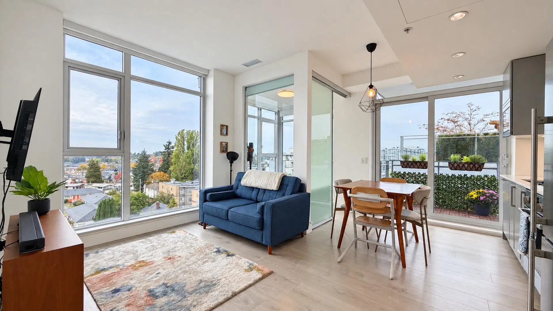 #706 – 2435 Kingsway