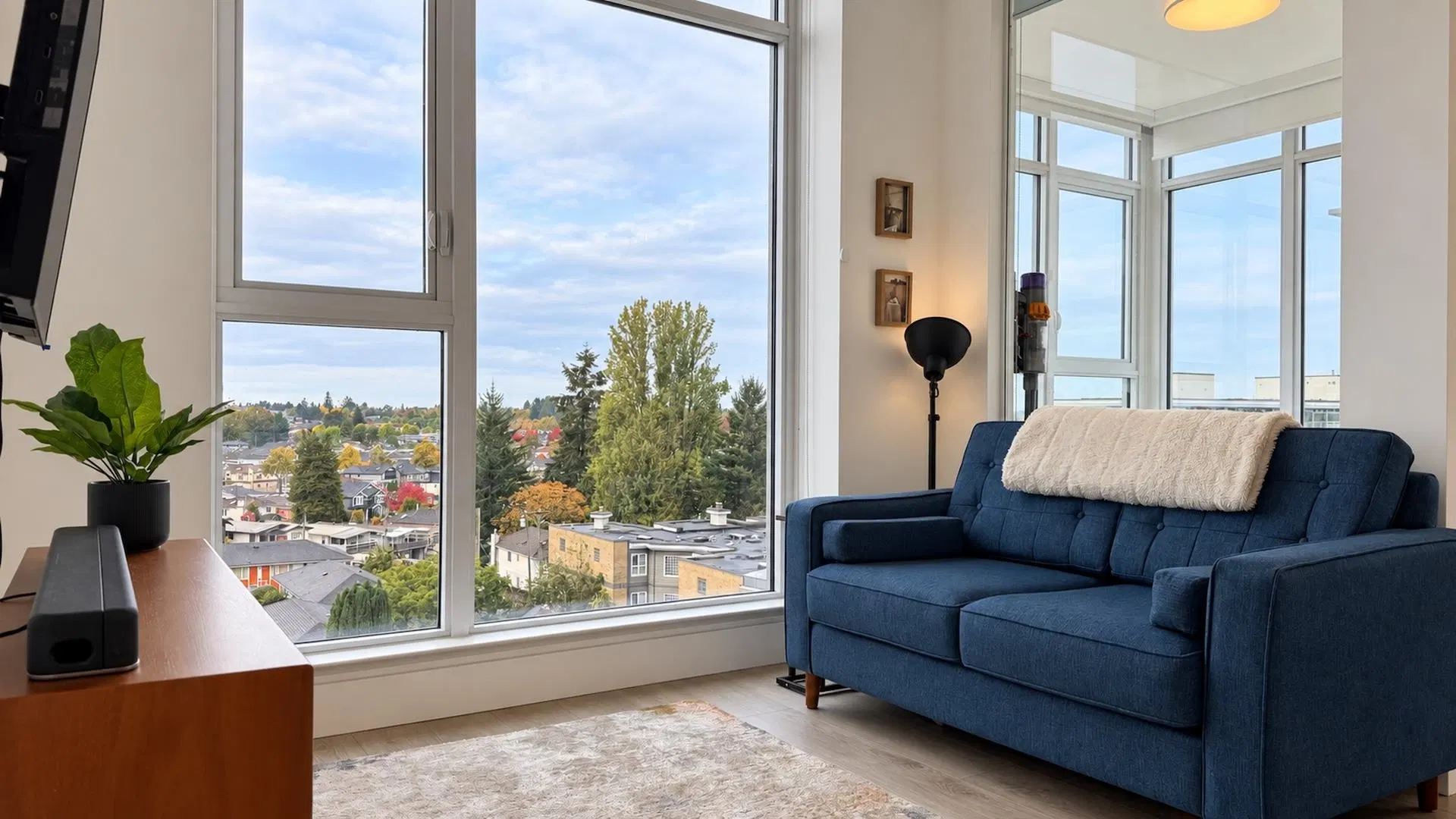 Photo 2 of 24 at #706 – 2435 Kingsway