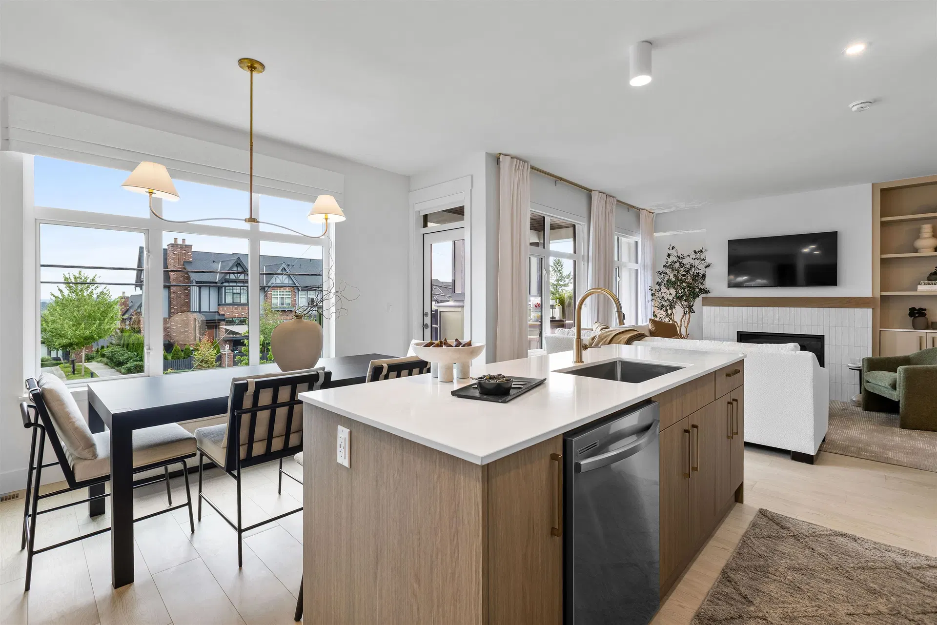 Photo 2 of 19 at #147 – 3546 Monson Crescent