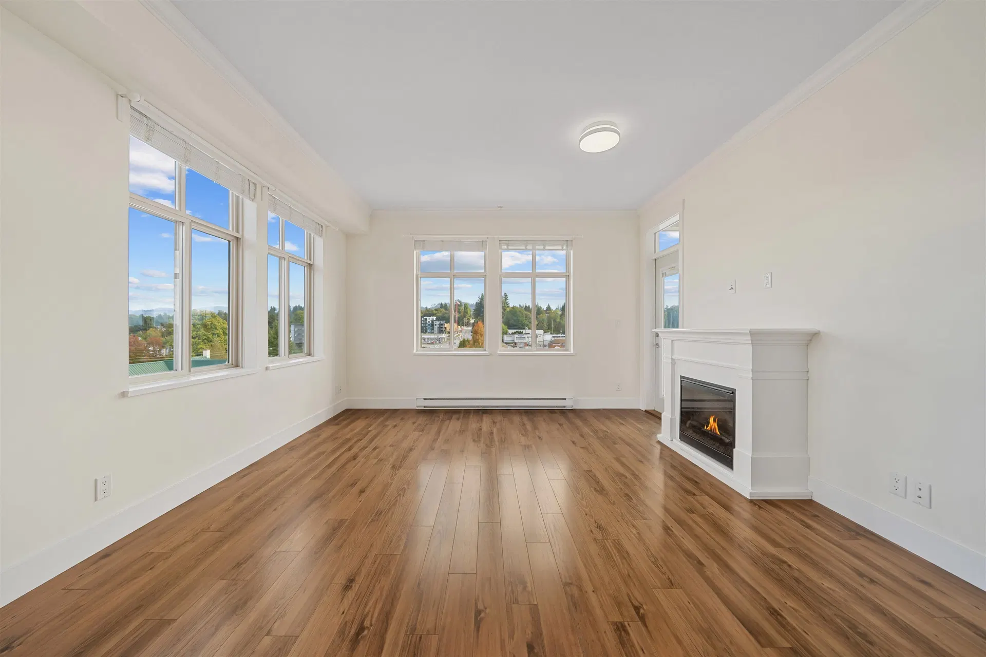 Photo 2 of 34 at #305 – 2632 Pauline Street