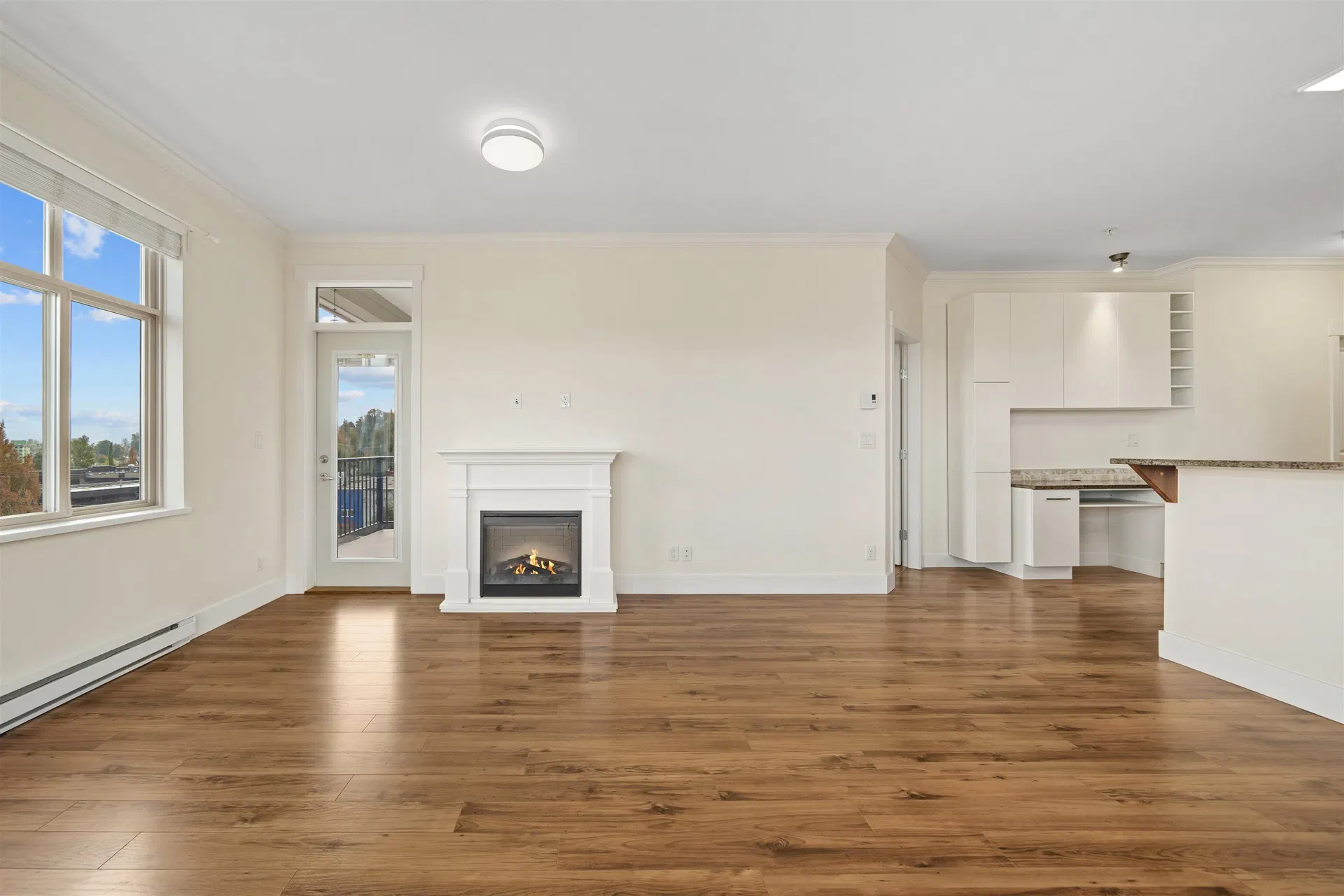 Photo 4 of 34 at #305 – 2632 Pauline Street