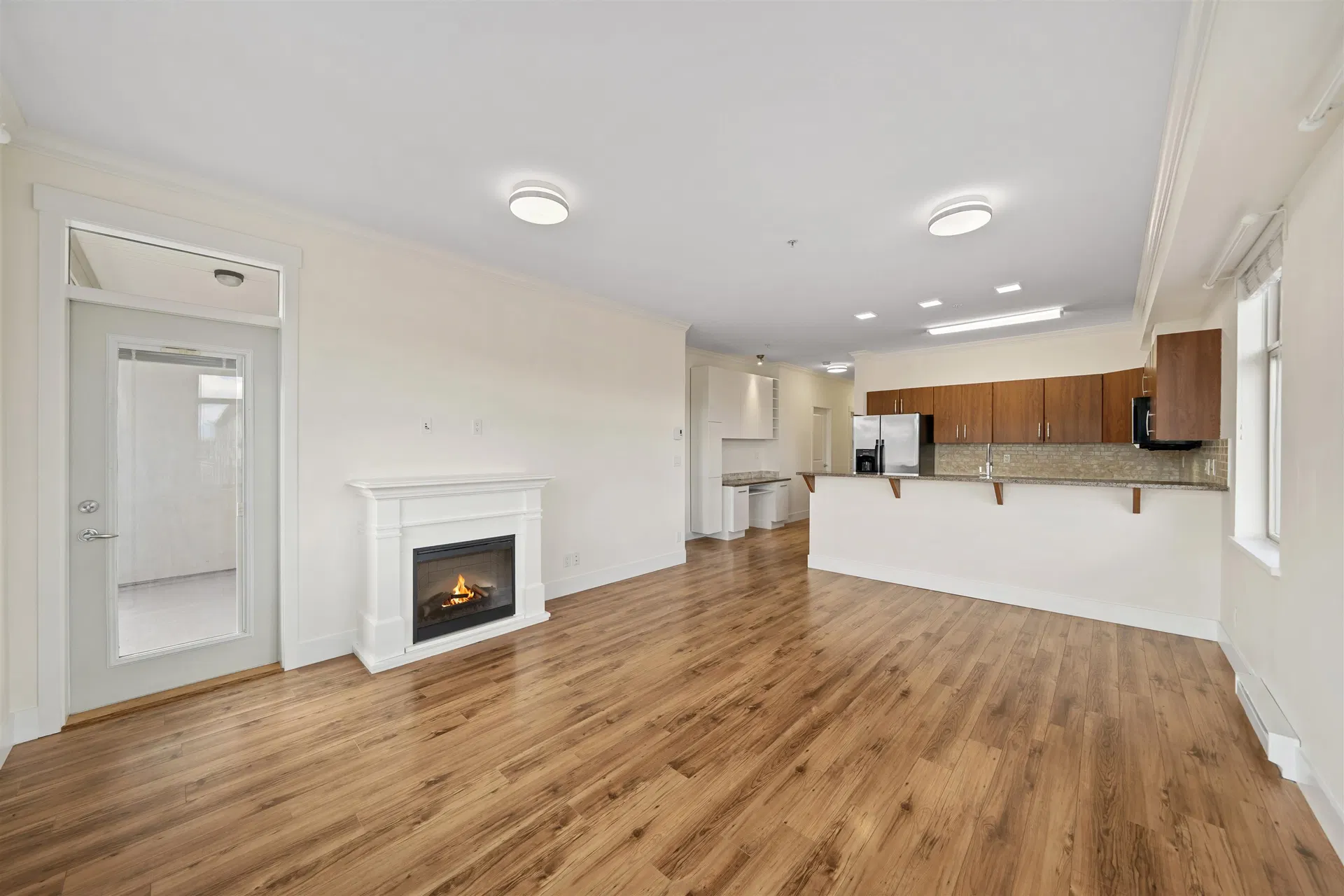 Photo 5 of 34 at #305 – 2632 Pauline Street