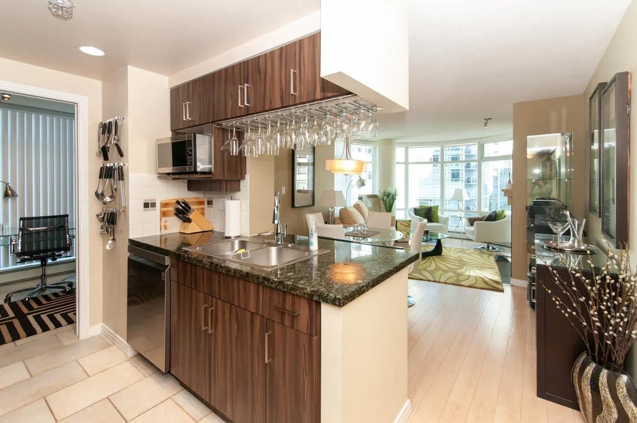 Photo 3 of 35 at #905 – 1199 Marinaside Crescent
