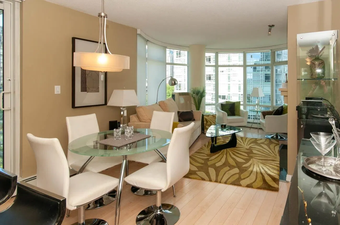 Photo 4 of 35 at #905 – 1199 Marinaside Crescent