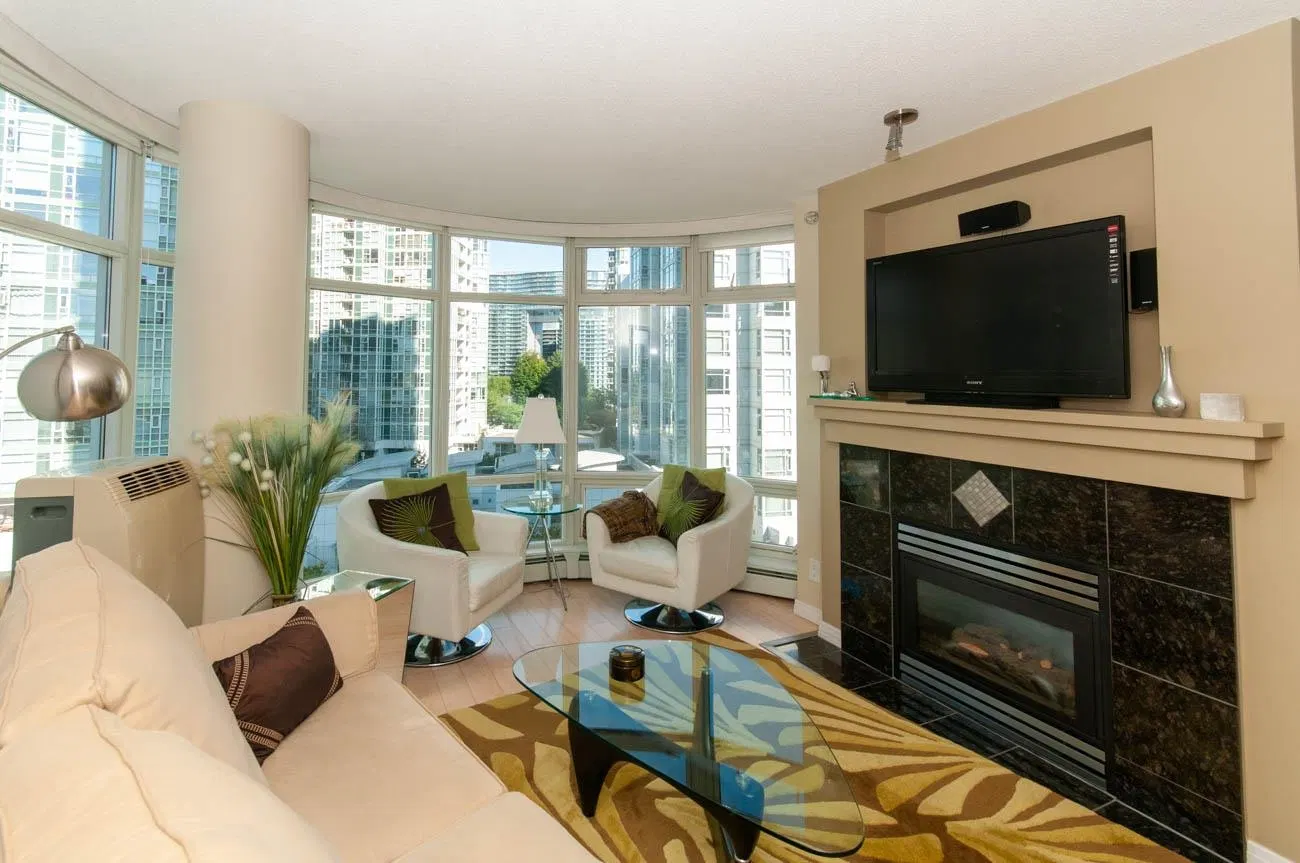 Photo 5 of 35 at #905 – 1199 Marinaside Crescent