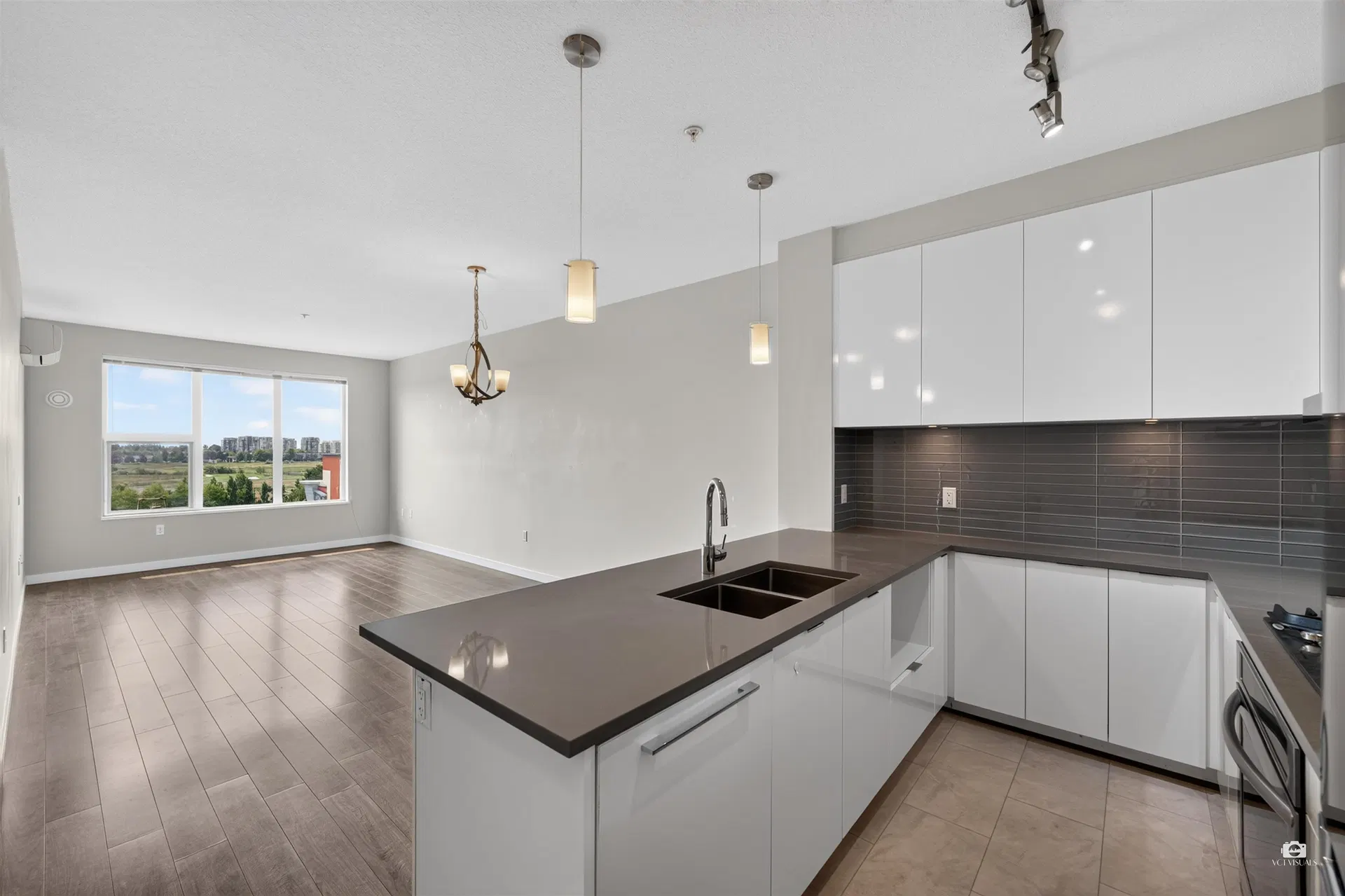 Photo 5 of 28 at #603 – 9399 Alexandra Road
