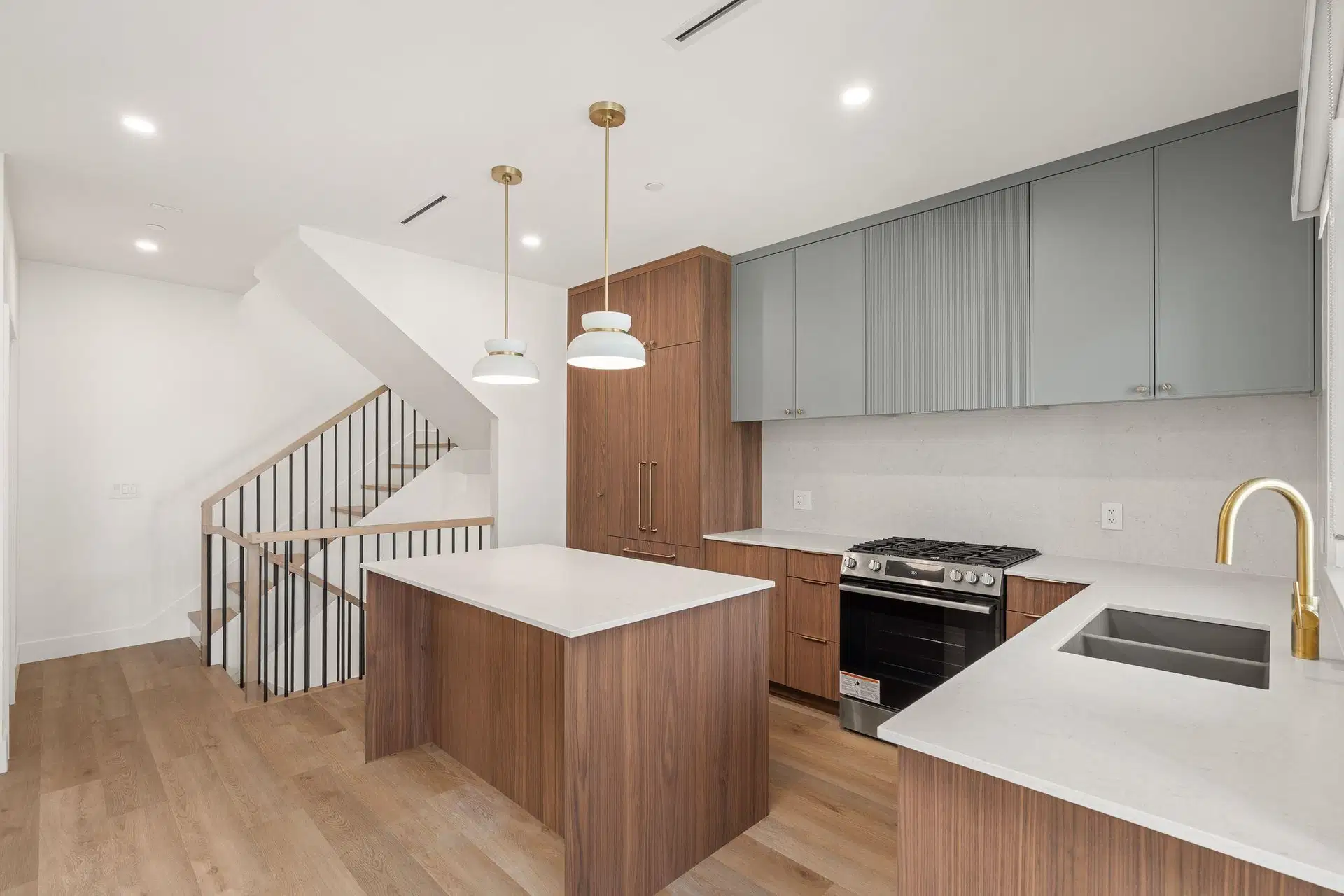SL 3 – 2333 54th Avenue