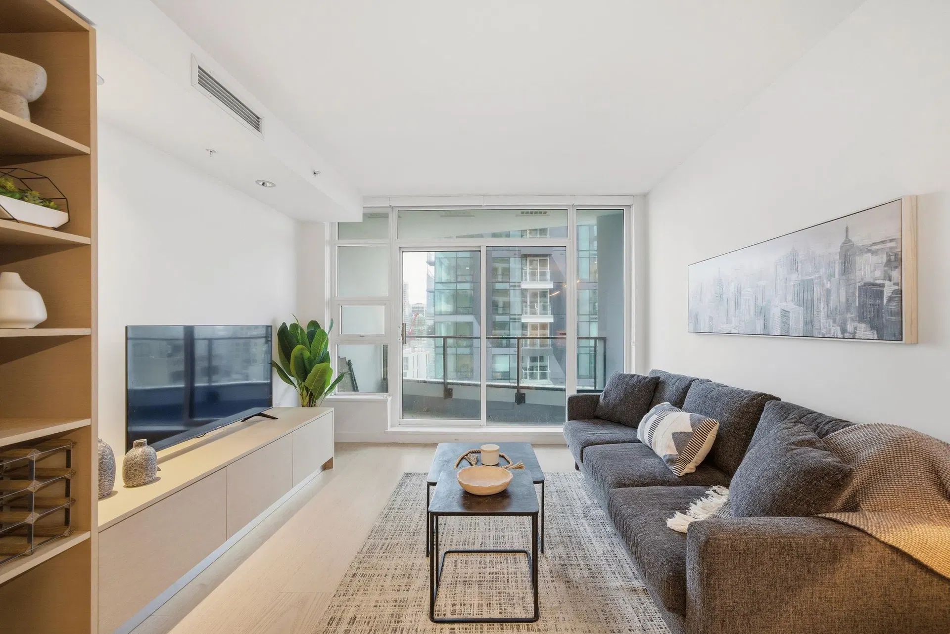 Photo 3 of 32 at #2606 – 1289 Hornby Street