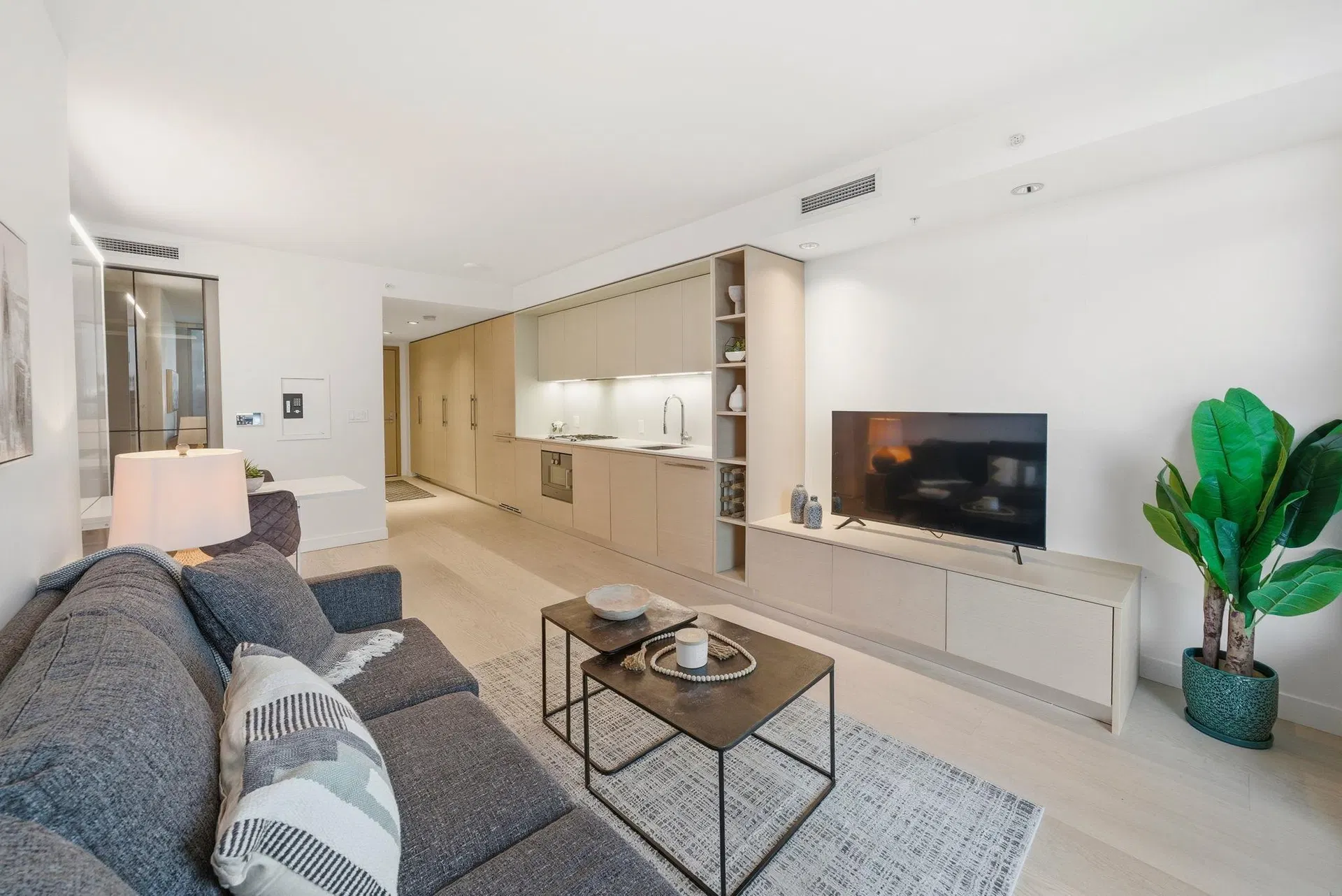 Photo 4 of 32 at #2606 – 1289 Hornby Street