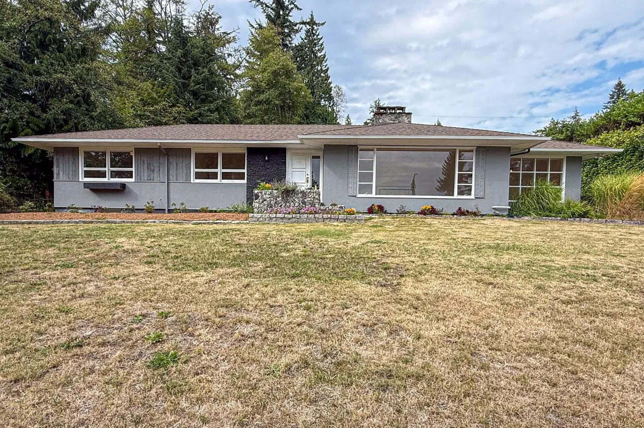Photo 3 of 40 at 555 Stevens Drive
