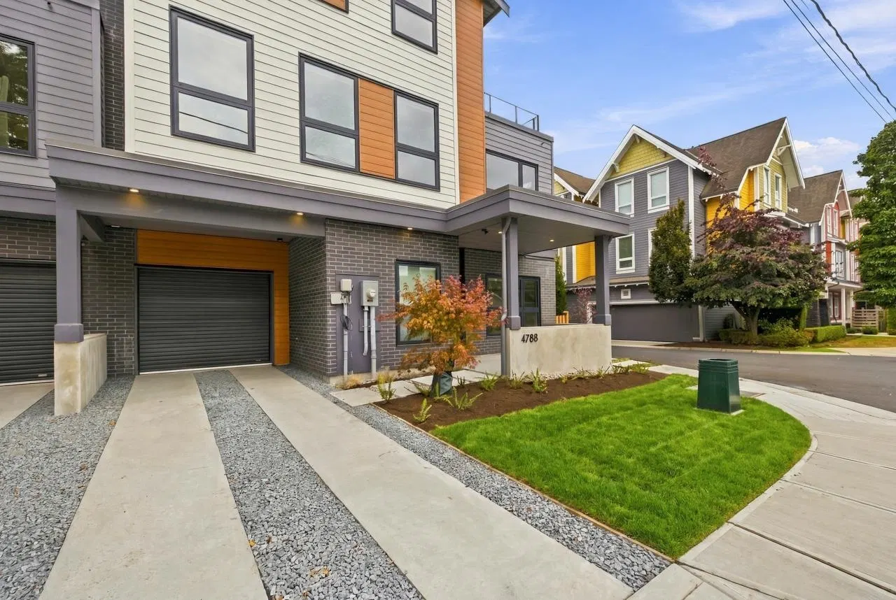Photo 3 of 34 at 4788 48b Street