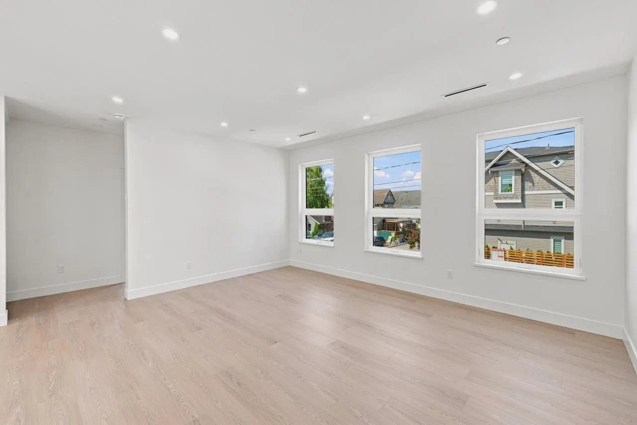 Photo 5 of 34 at 4788 48b Street