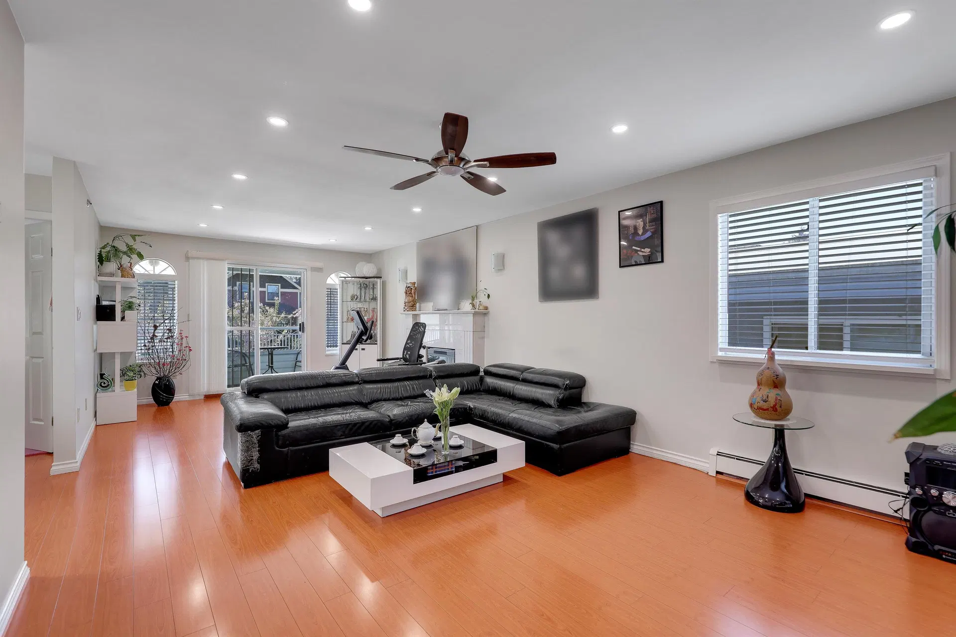 Photo 5 of 40 at 1457 E 18th Avenue