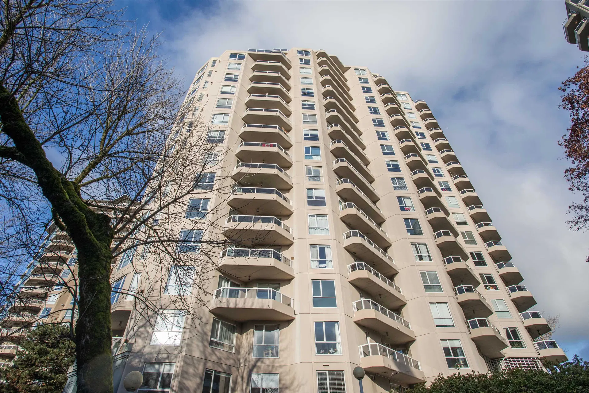 Photo 1 of 32 at #1003 – 1185 Quayside Drive