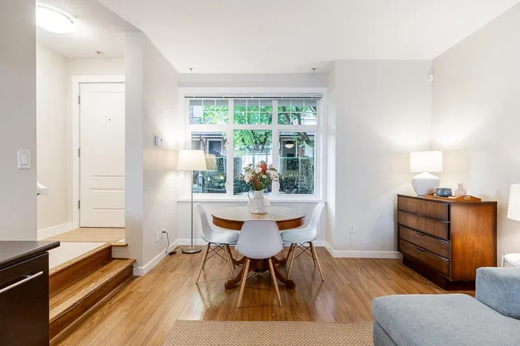 Photo 3 of 18 at 3826 Welwyn Street