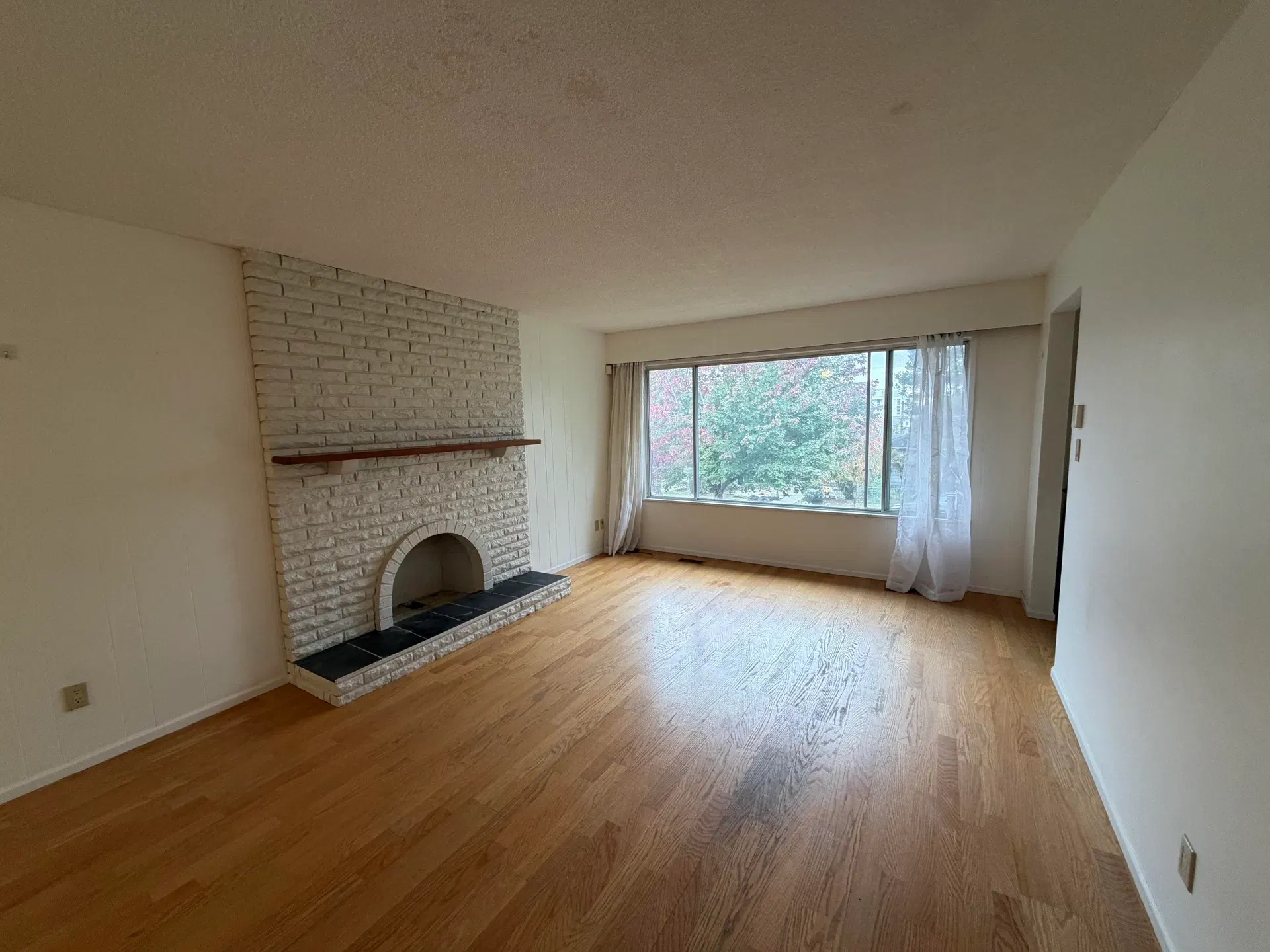 Photo 2 of 15 at 77 W 62nd Avenue