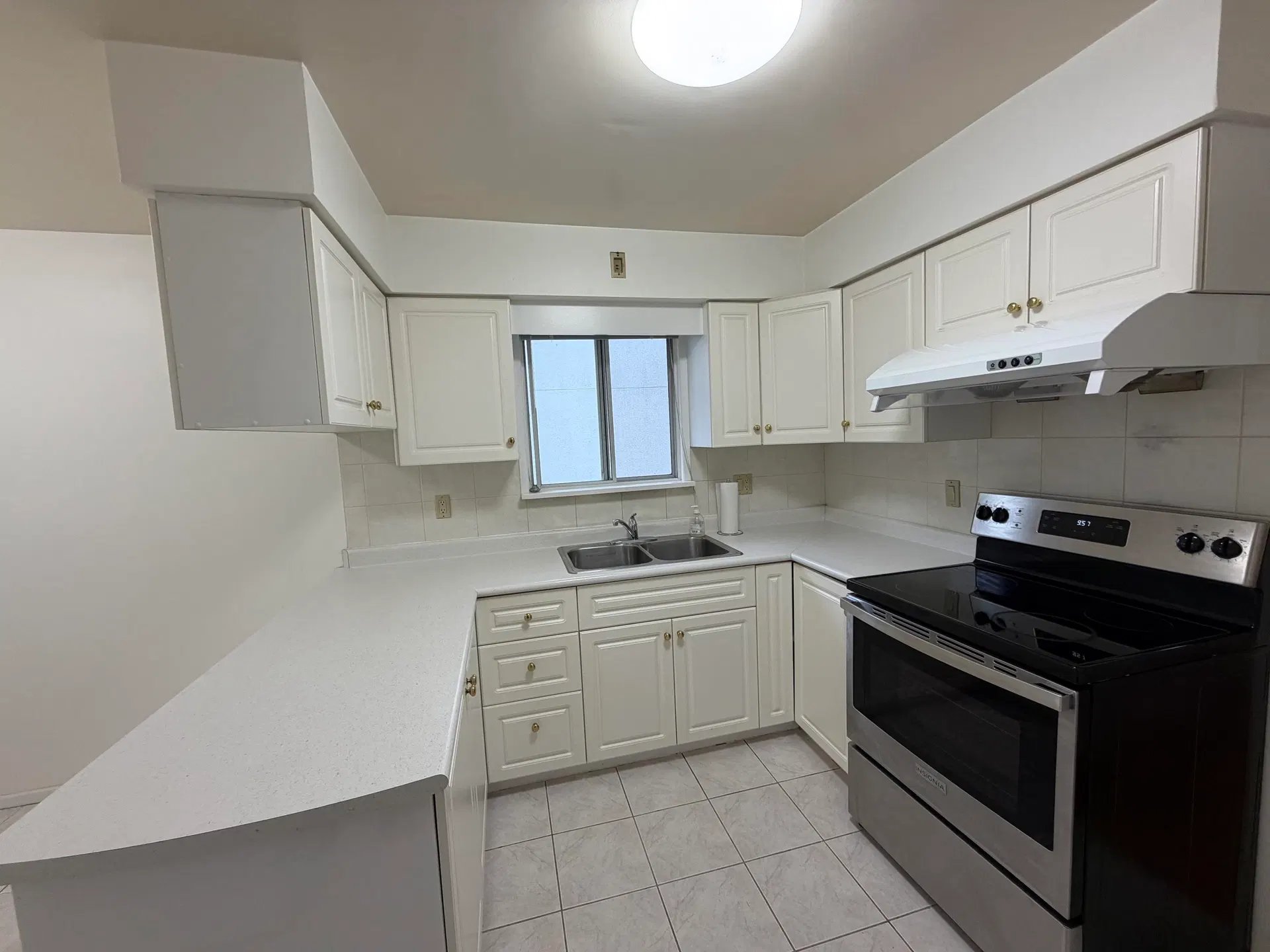 Photo 5 of 15 at 77 W 62nd Avenue