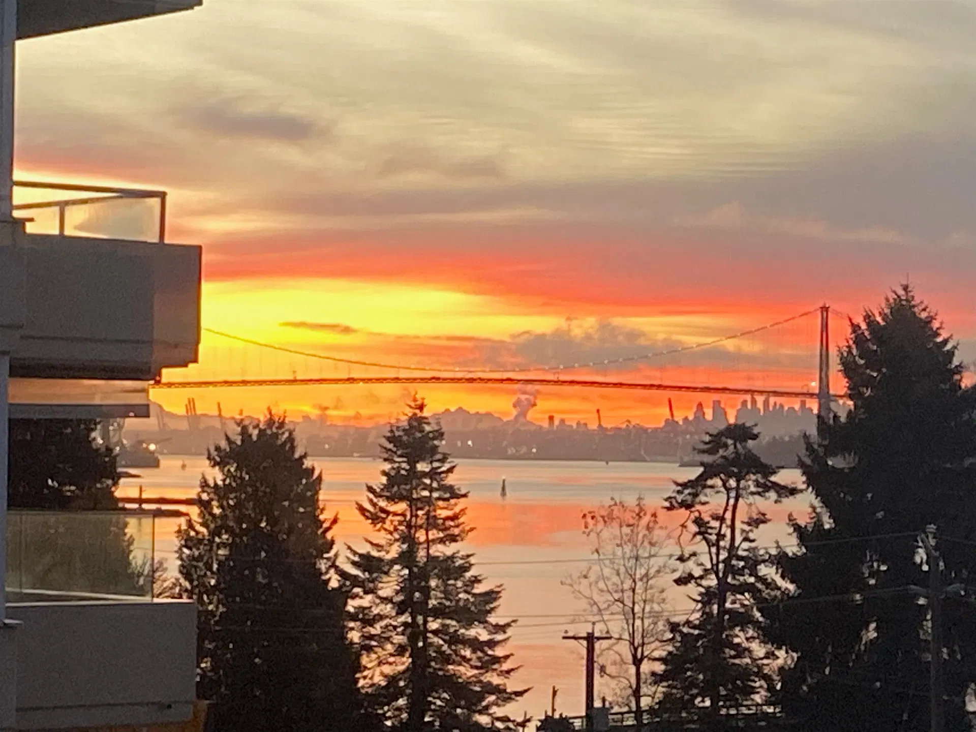 #403 – 1845 Bellevue Avenue