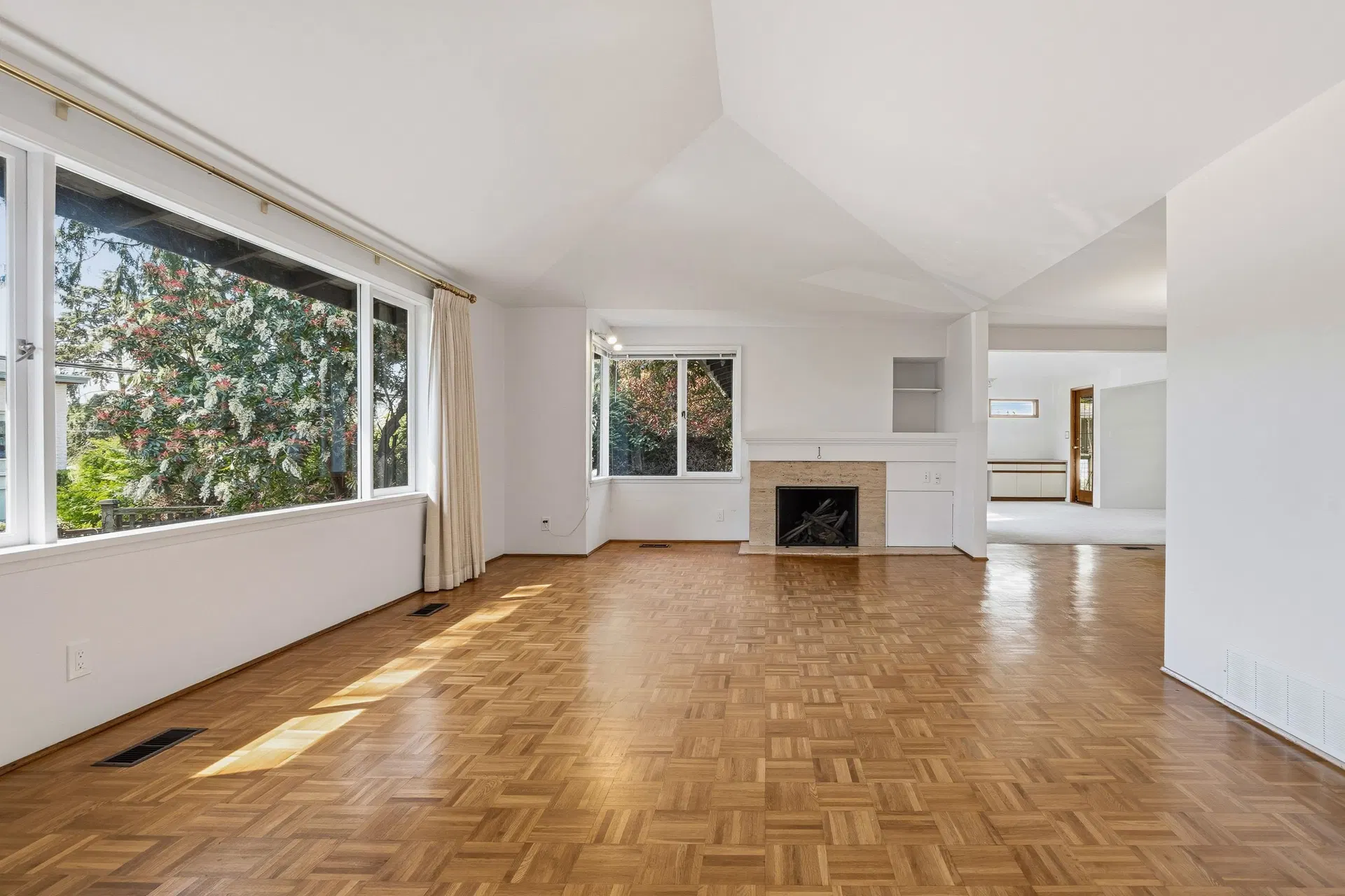 Photo 3 of 40 at 2493 Haywood Avenue
