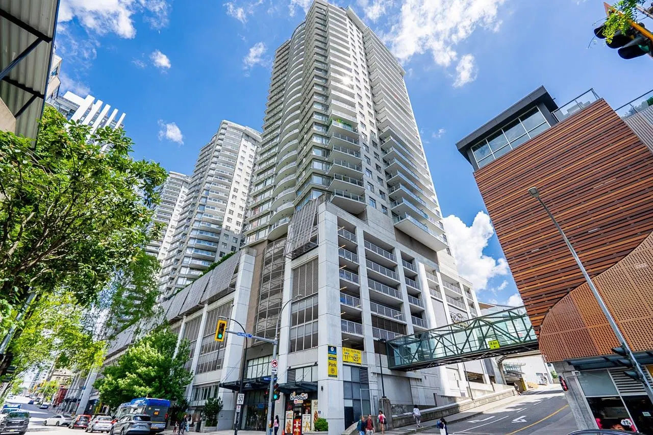 Photo 1 of 40 at #3502 – 898 Carnarvon Street