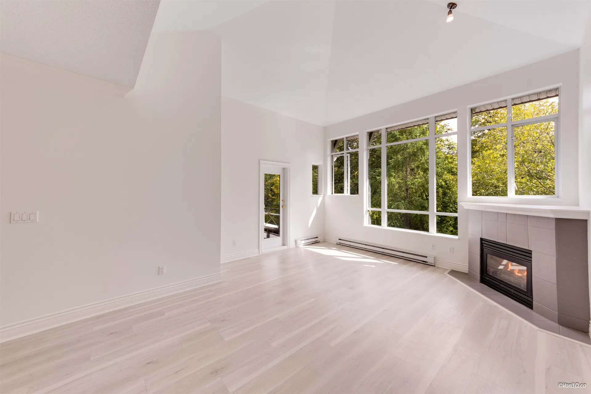 #405 – 3625 Windcrest Drive