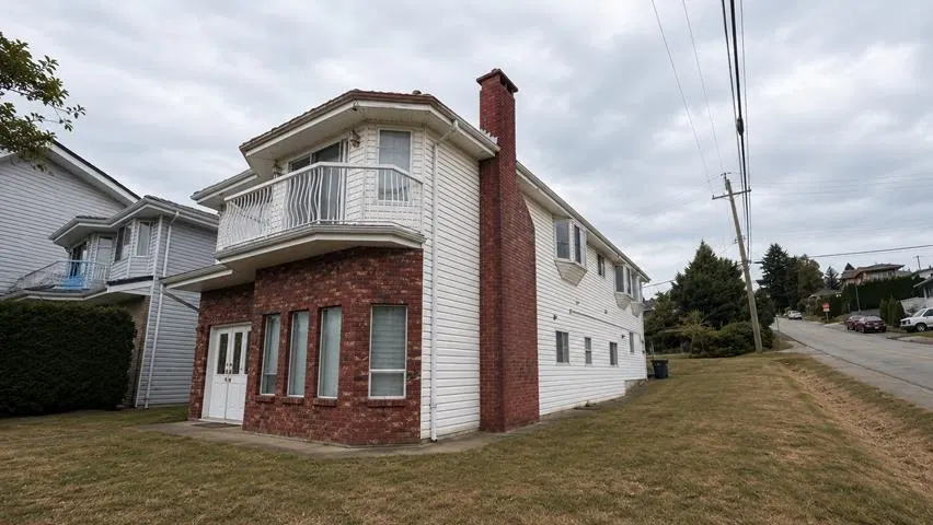Photo 1 of 24 at 11 Stratford Avenue