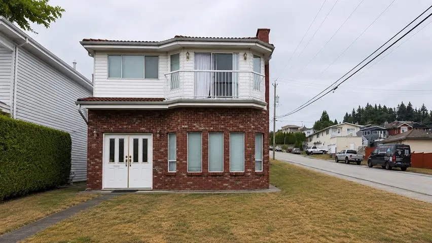 Photo 2 of 24 at 11 Stratford Avenue