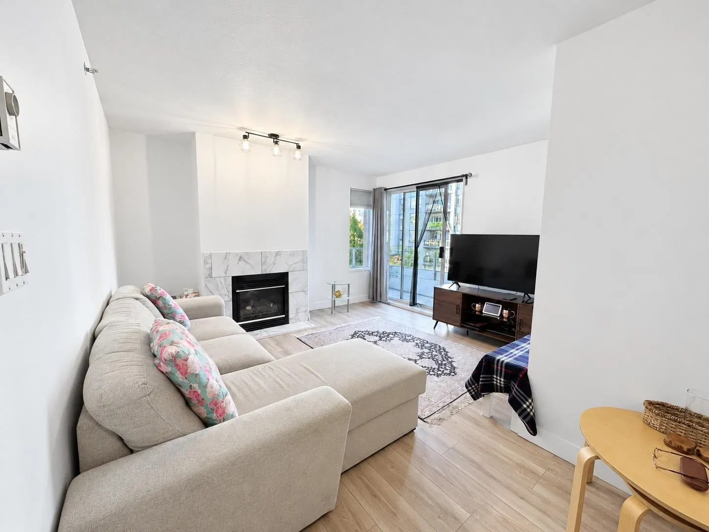 Photo 3 of 22 at #504 – 137 West 17th Street