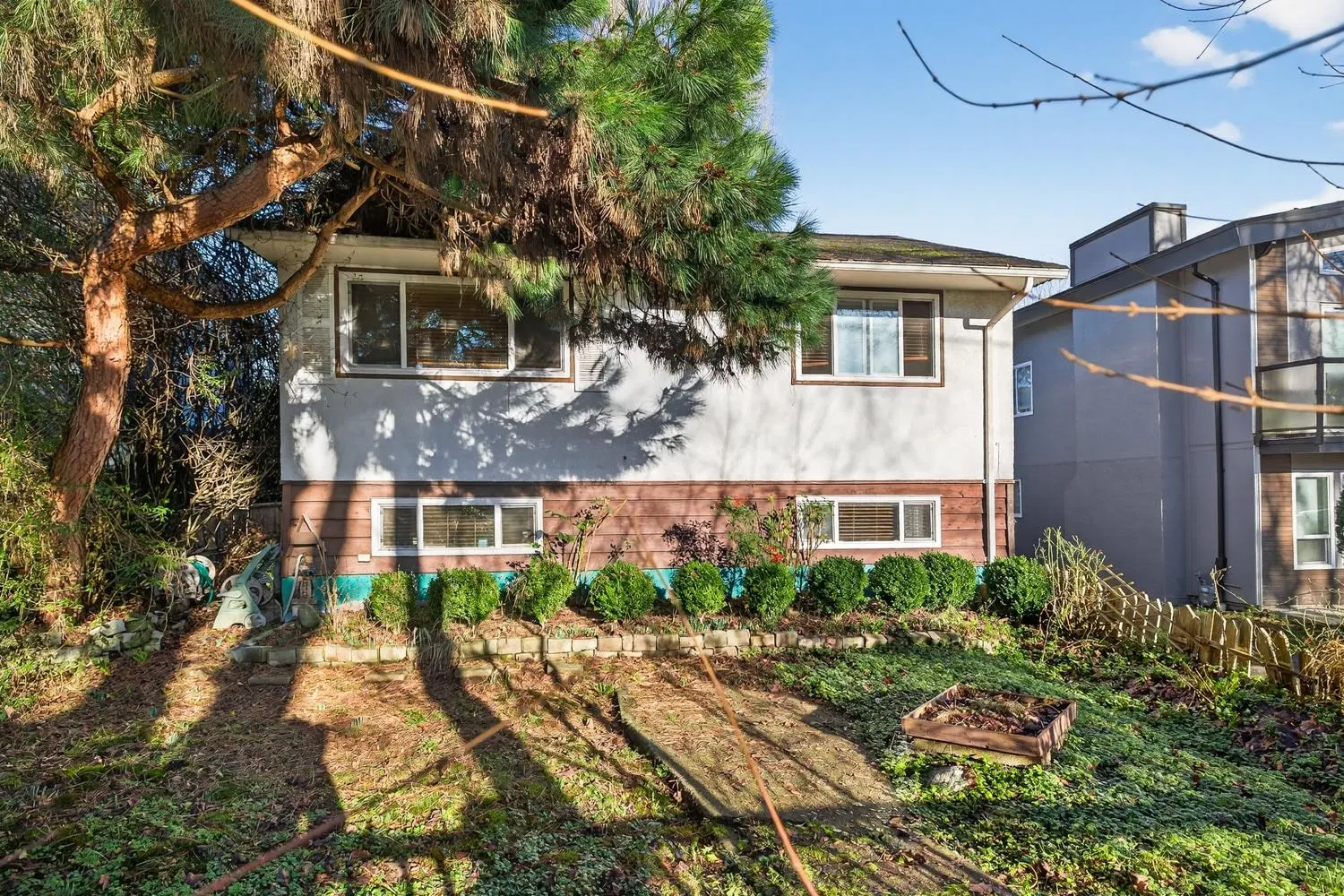 Photo 1 of 30 at 557 E 21st Avenue